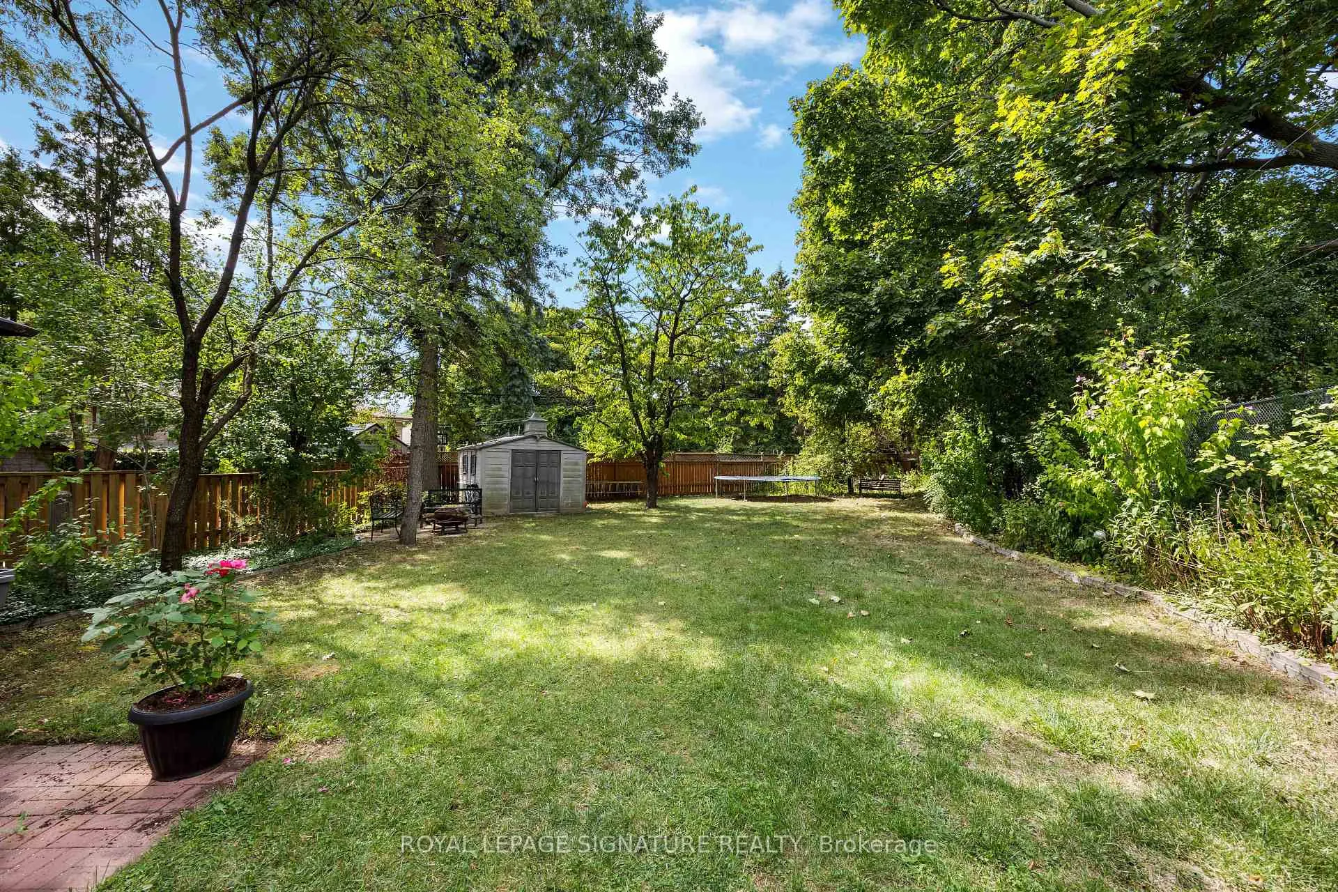 Photo 29 of 104 Billington Crescent, North York, Parkwoods-Donalda — HOMEH