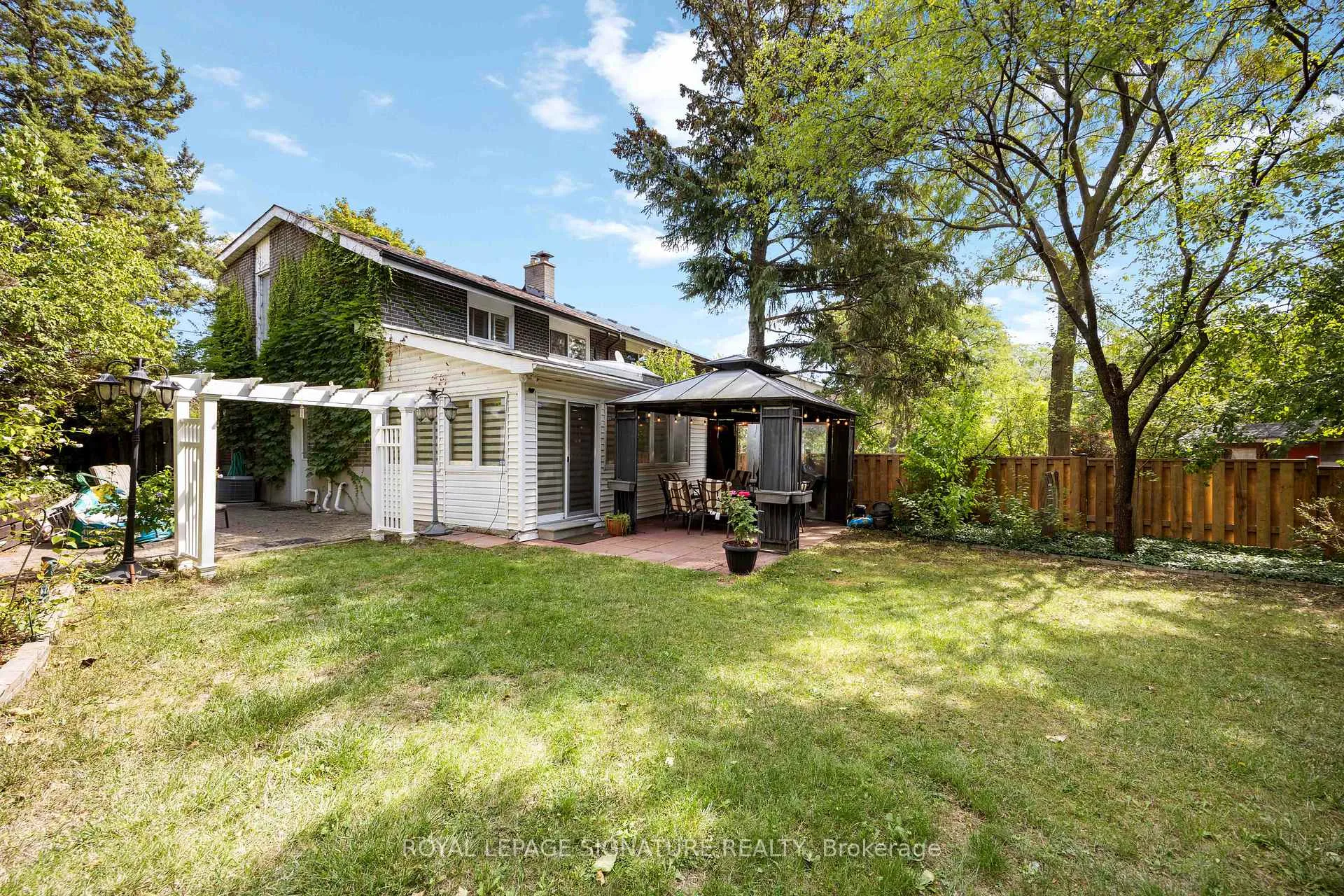 Photo 30 of 104 Billington Crescent, North York, Parkwoods-Donalda — HOMEH