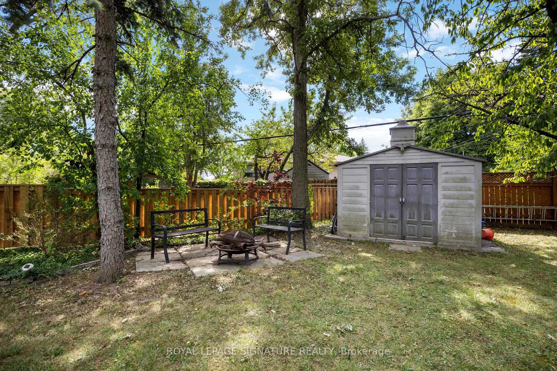 Photo 31 of 104 Billington Crescent, North York, Parkwoods-Donalda — HOMEH