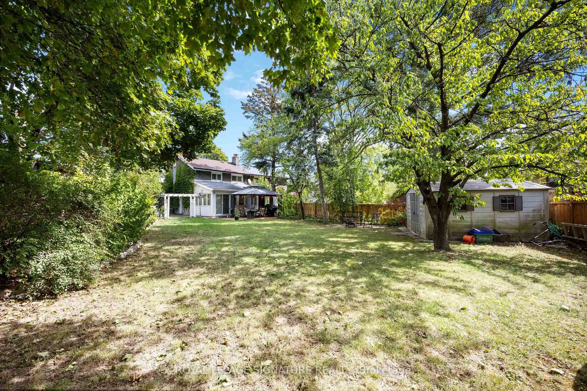 Photo 32 of 104 Billington Crescent, North York, Parkwoods-Donalda — HOMEH