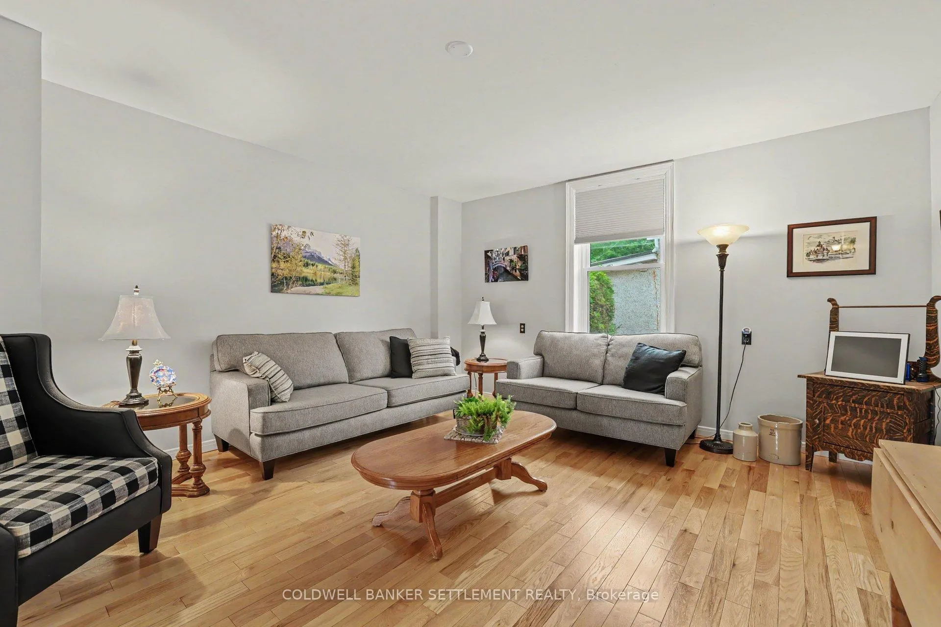 Photo 10 of 101 Drummond Street E, Perth, Perth — HOMEH
