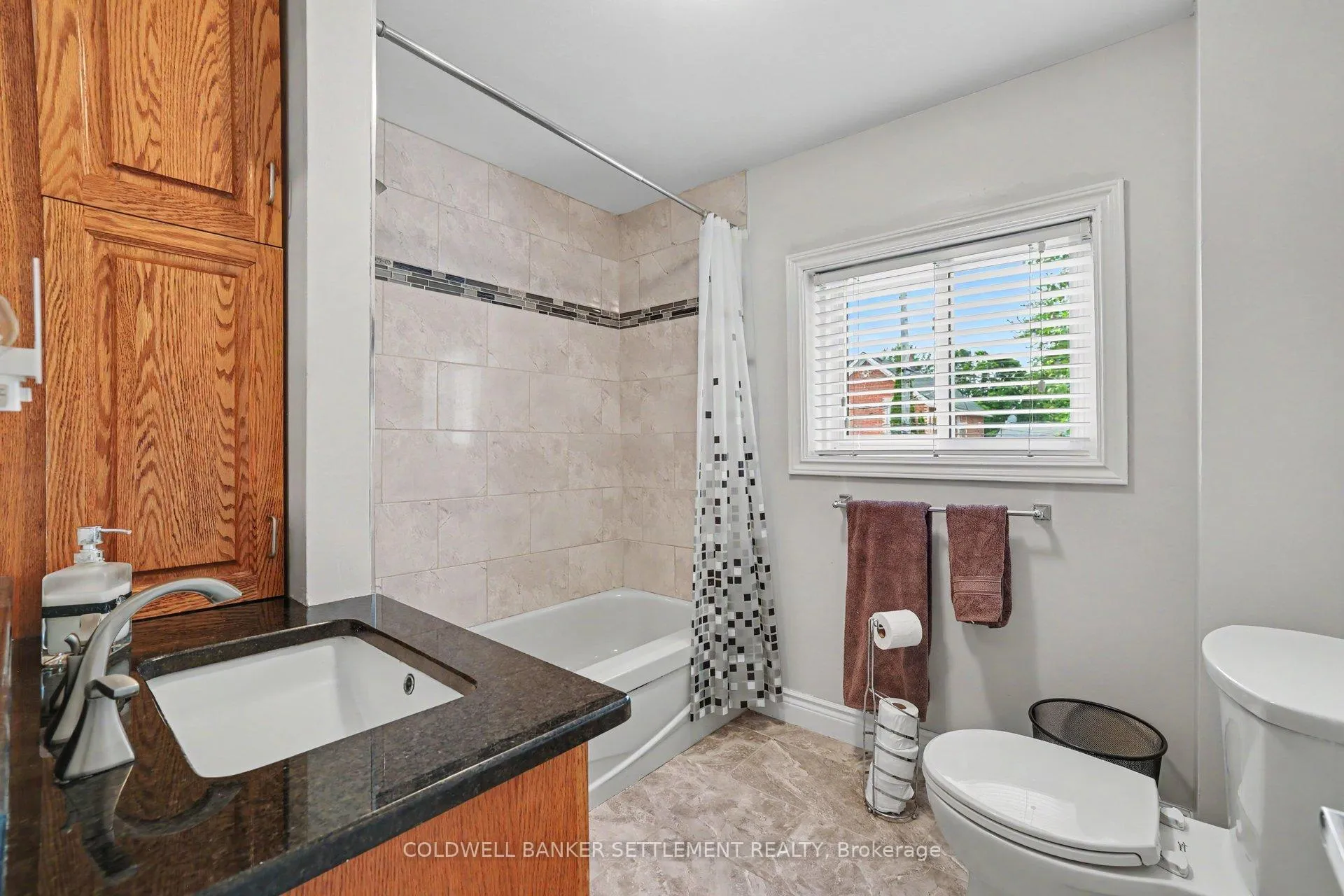 Photo 24 of 101 Drummond Street E, Perth, Perth — HOMEH