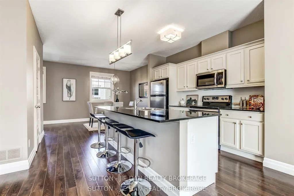 Photo 5 of Unit 9, 1850 Beaverbrook Avenue, London, North M — HOMEH