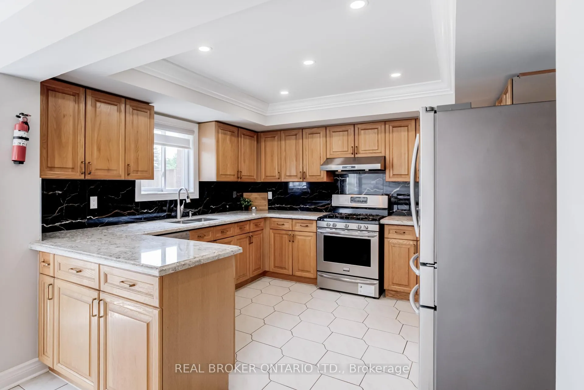 Photo 10 of 87 Taylorwood Avenue, Caledon, Bolton North — HOMEH