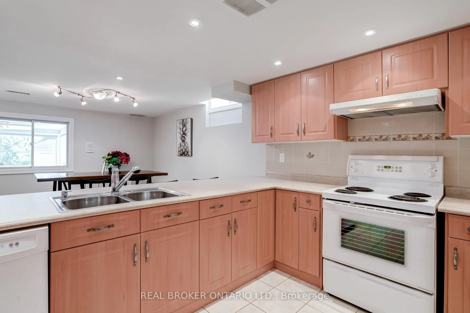 Photo 25 of 87 Taylorwood Avenue, Caledon, Bolton North — HOMEH
