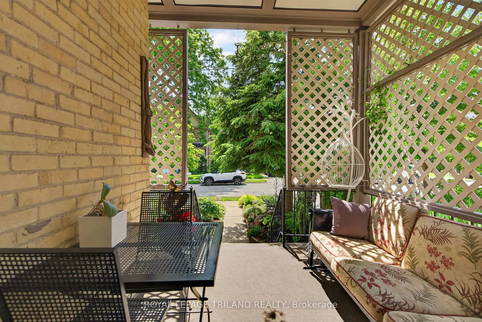 Photo 4 of 774 Hellmuth Avenue, London, East B — HOMEH