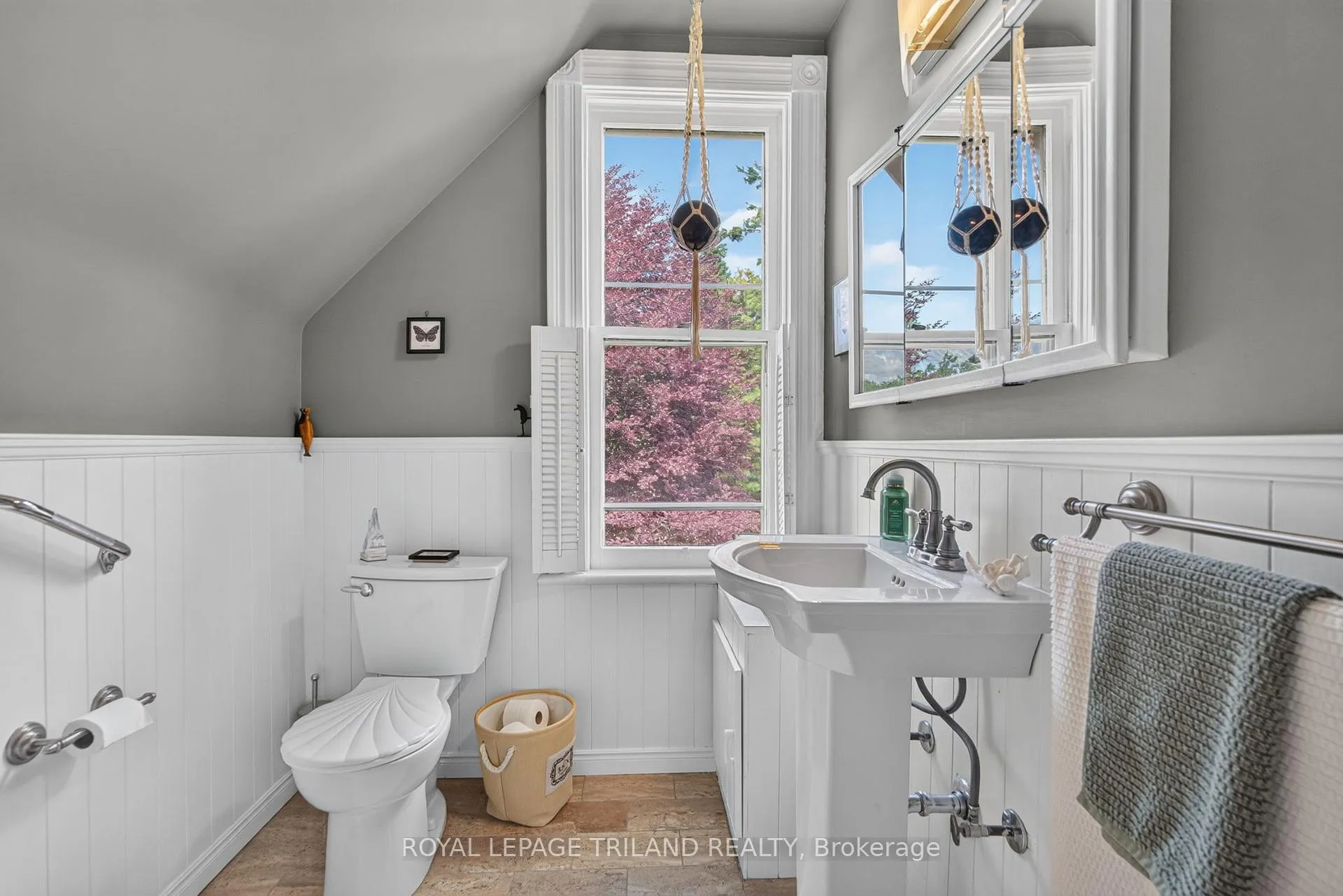 Photo 17 of 774 Hellmuth Avenue, London, East B — HOMEH