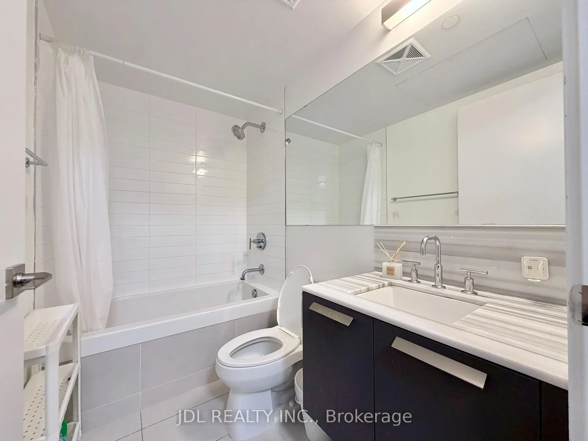 Photo 4 of Unit 2002, 42 Charles Street E, Toronto, Church-Yonge Corridor — HOMEH