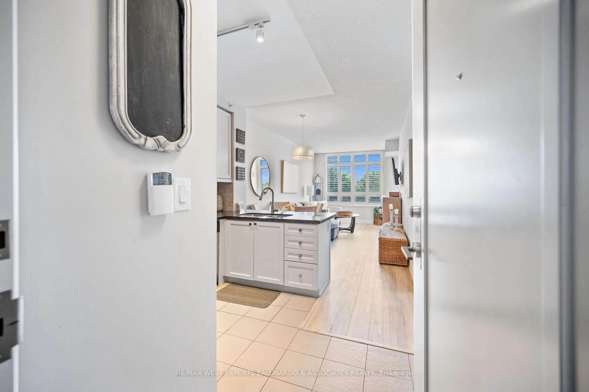 Photo 9 of Unit 207, 2396 Major Mackenzie Drive, Vaughan, Maple — HOMEH