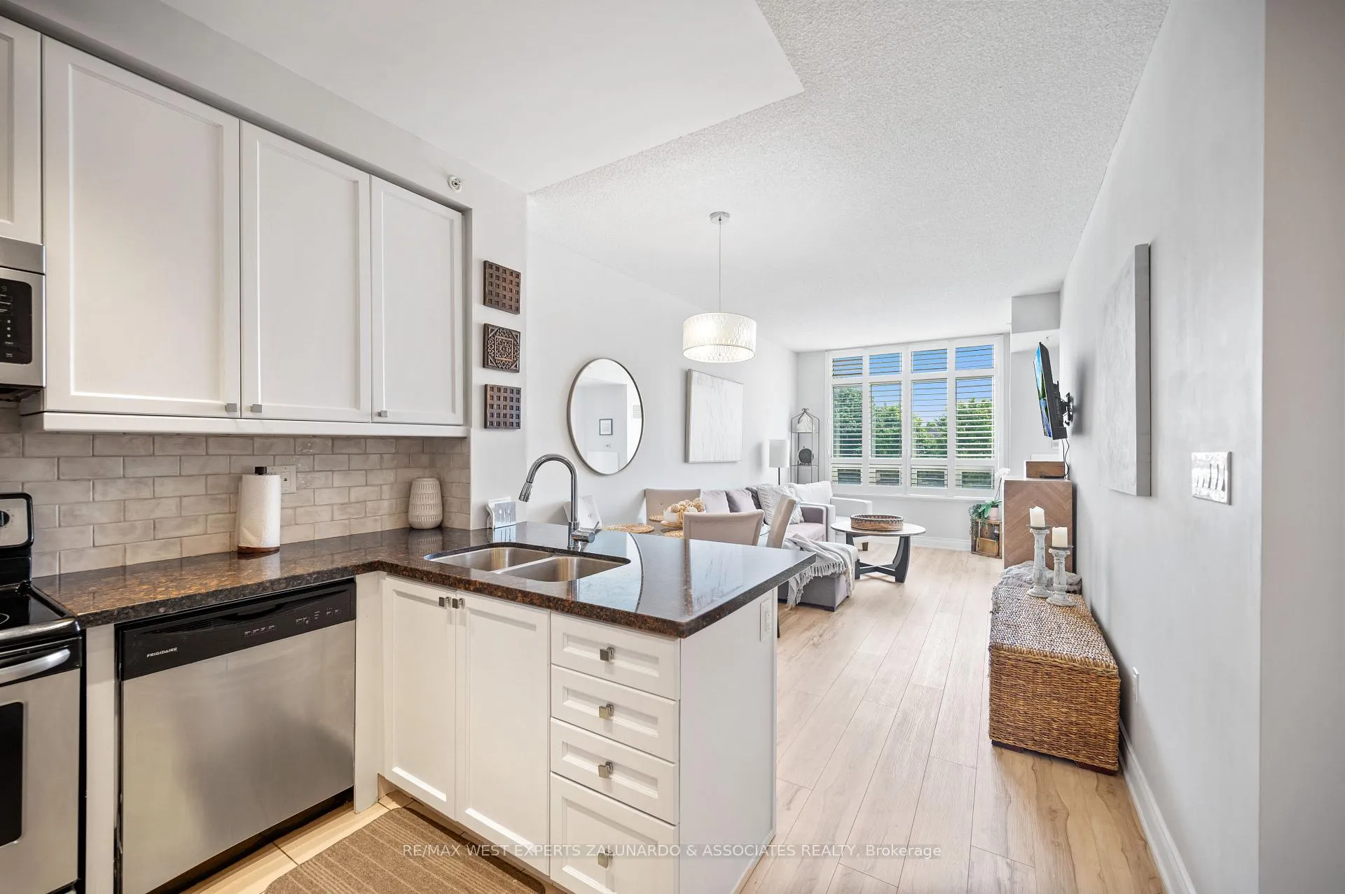 Photo 11 of Unit 207, 2396 Major Mackenzie Drive, Vaughan, Maple — HOMEH