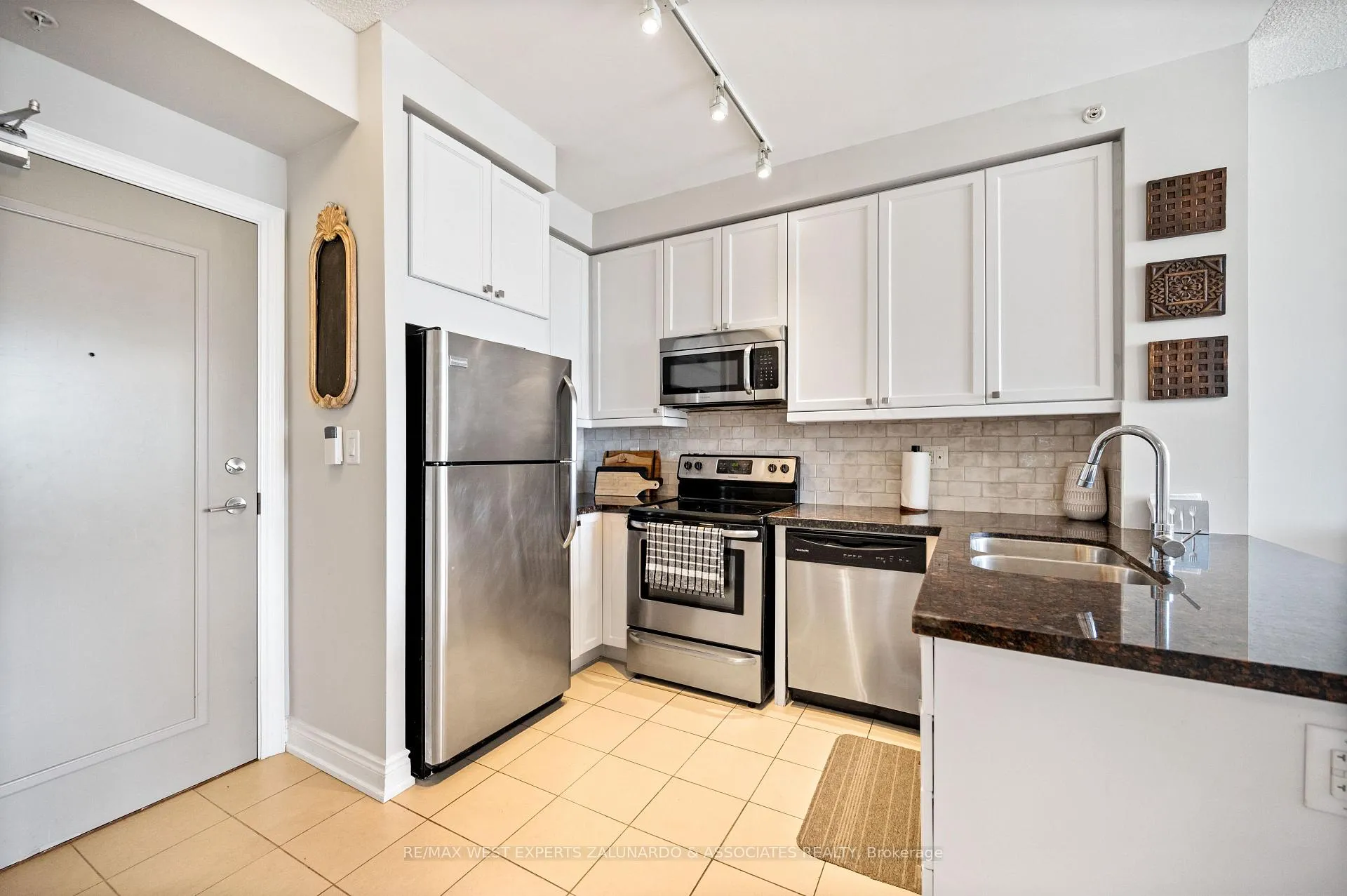 Photo 13 of Unit 207, 2396 Major Mackenzie Drive, Vaughan, Maple — HOMEH
