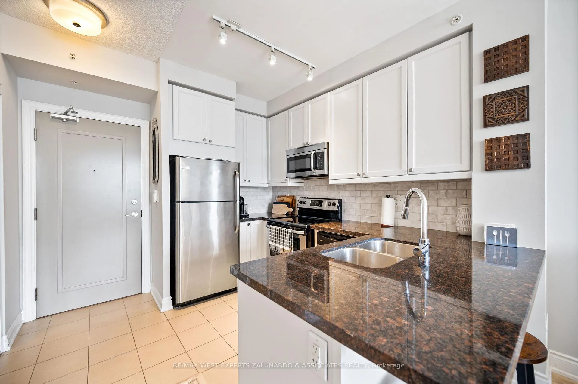 Photo 14 of Unit 207, 2396 Major Mackenzie Drive, Vaughan, Maple — HOMEH