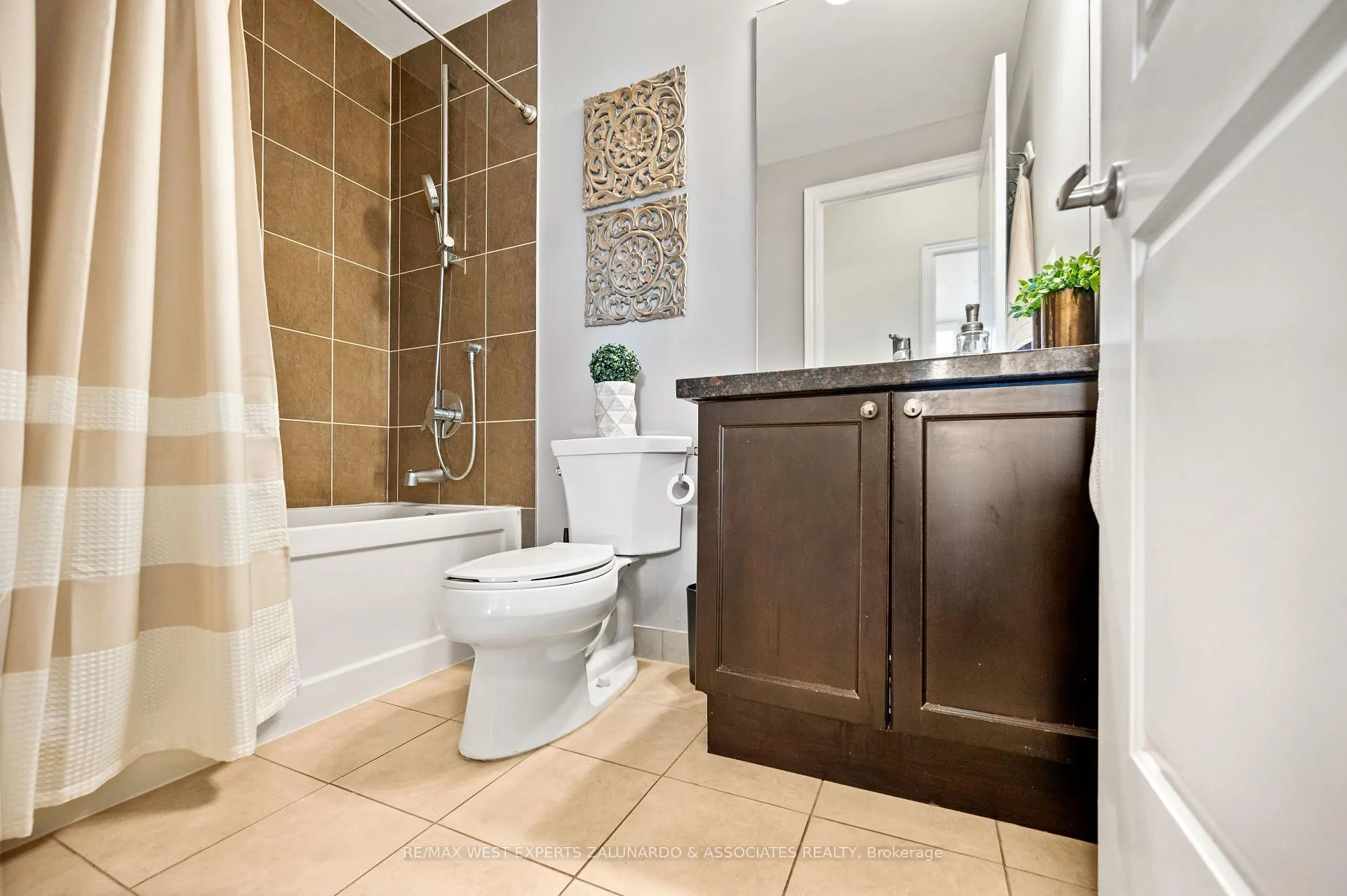 Photo 30 of Unit 207, 2396 Major Mackenzie Drive, Vaughan, Maple — HOMEH