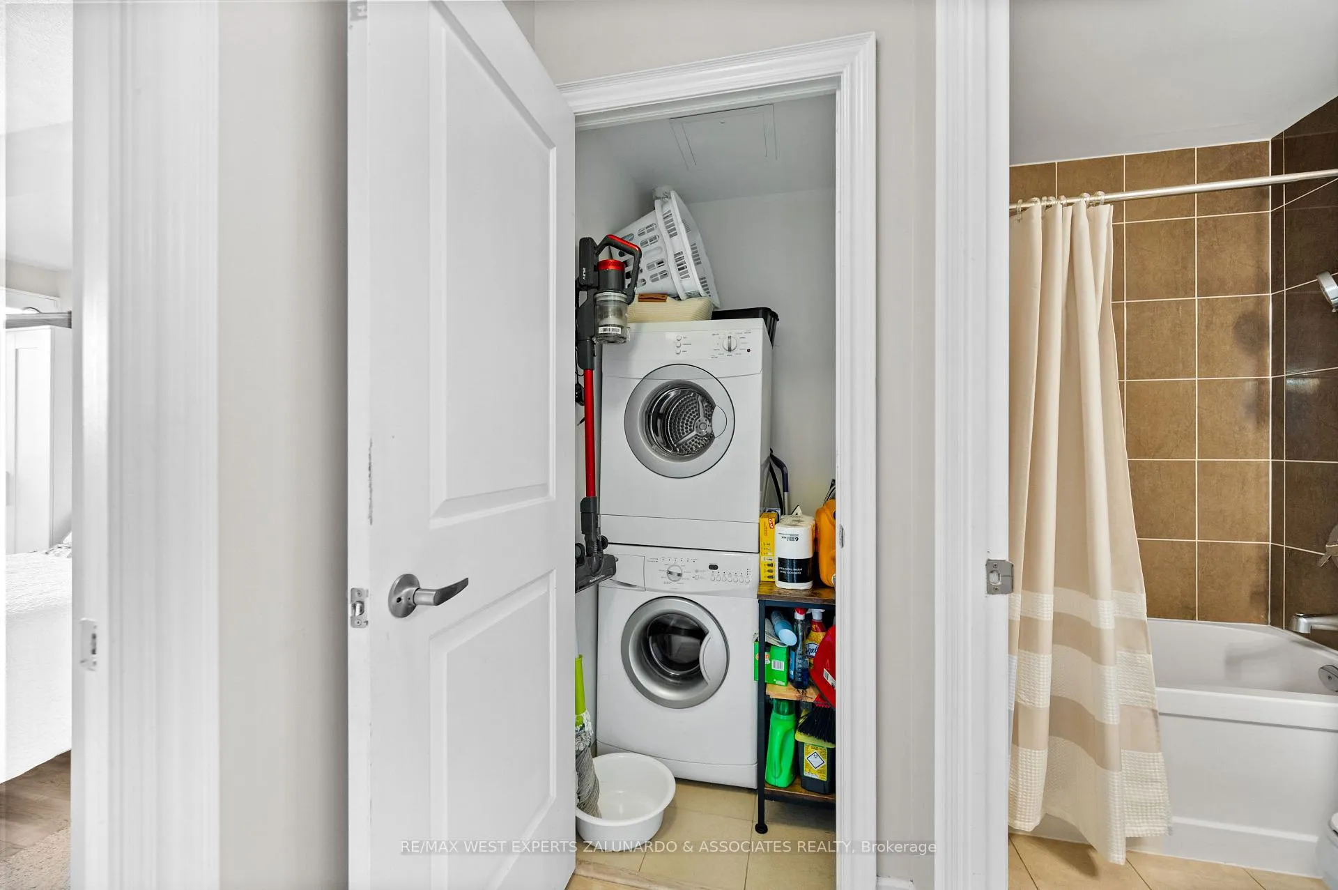 Photo 31 of Unit 207, 2396 Major Mackenzie Drive, Vaughan, Maple — HOMEH