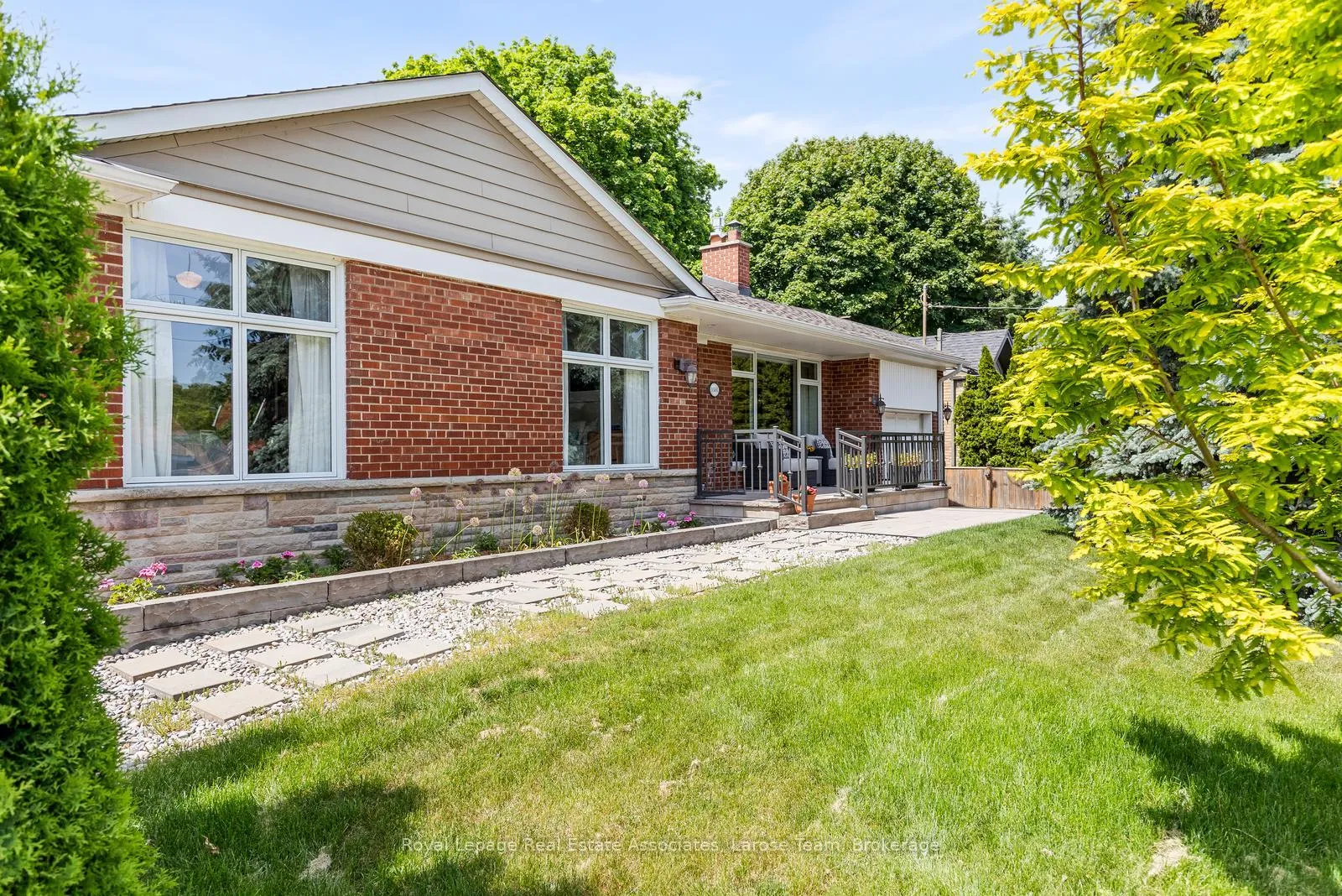 Photo 2 of 1481 Glenwatson Drive, Mississauga, Lakeview — HOMEH