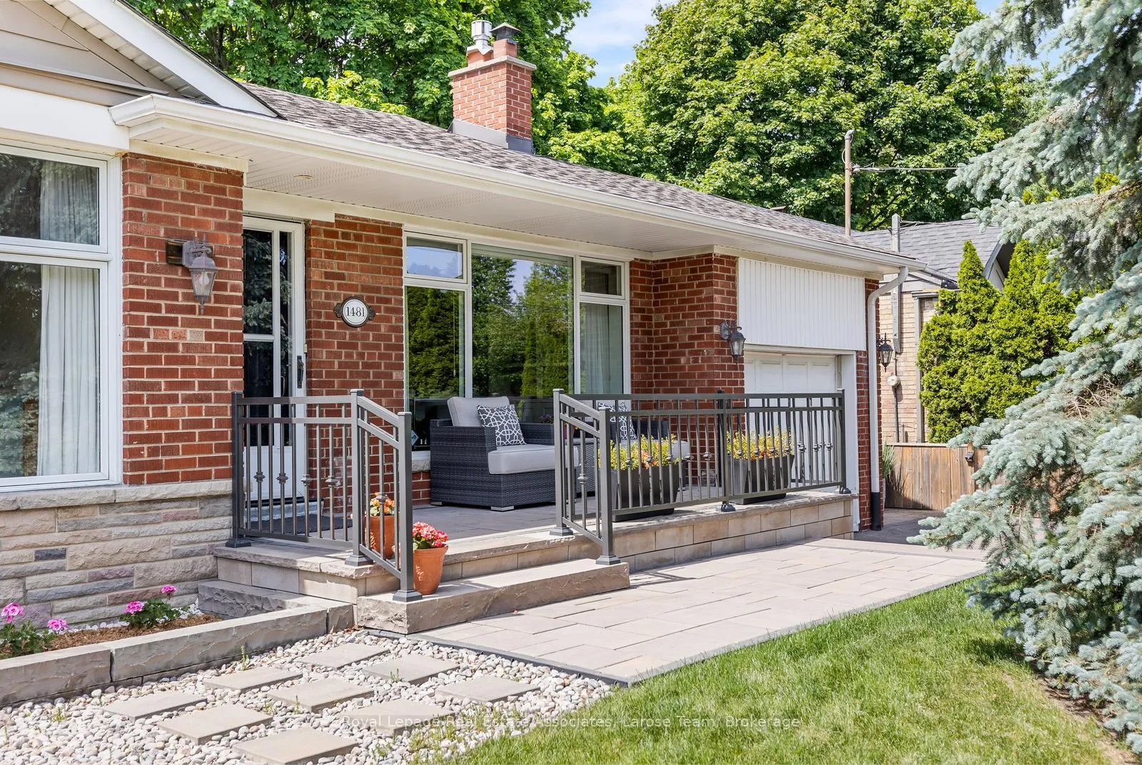 Photo 3 of 1481 Glenwatson Drive, Mississauga, Lakeview — HOMEH