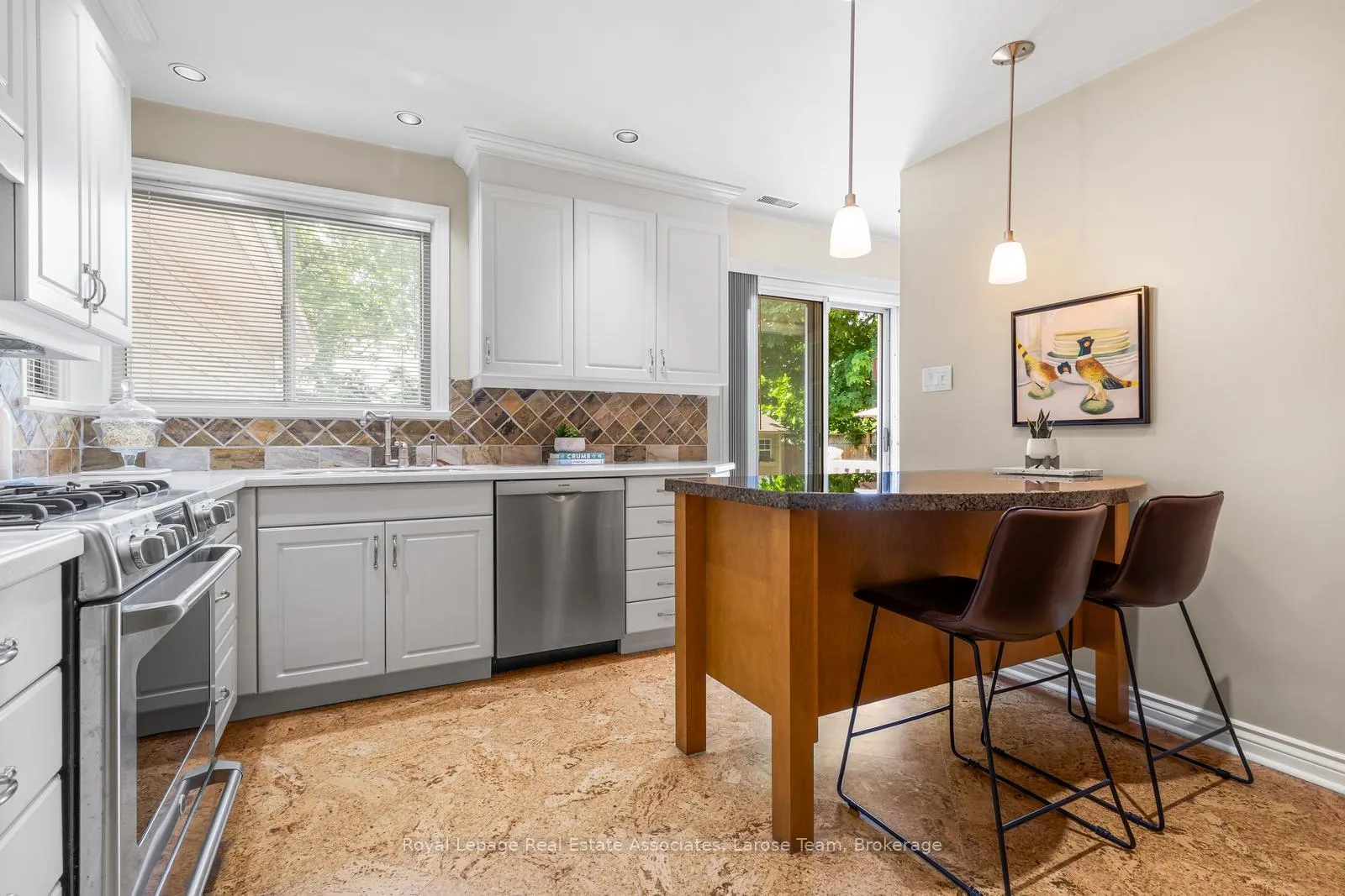 Photo 13 of 1481 Glenwatson Drive, Mississauga, Lakeview — HOMEH