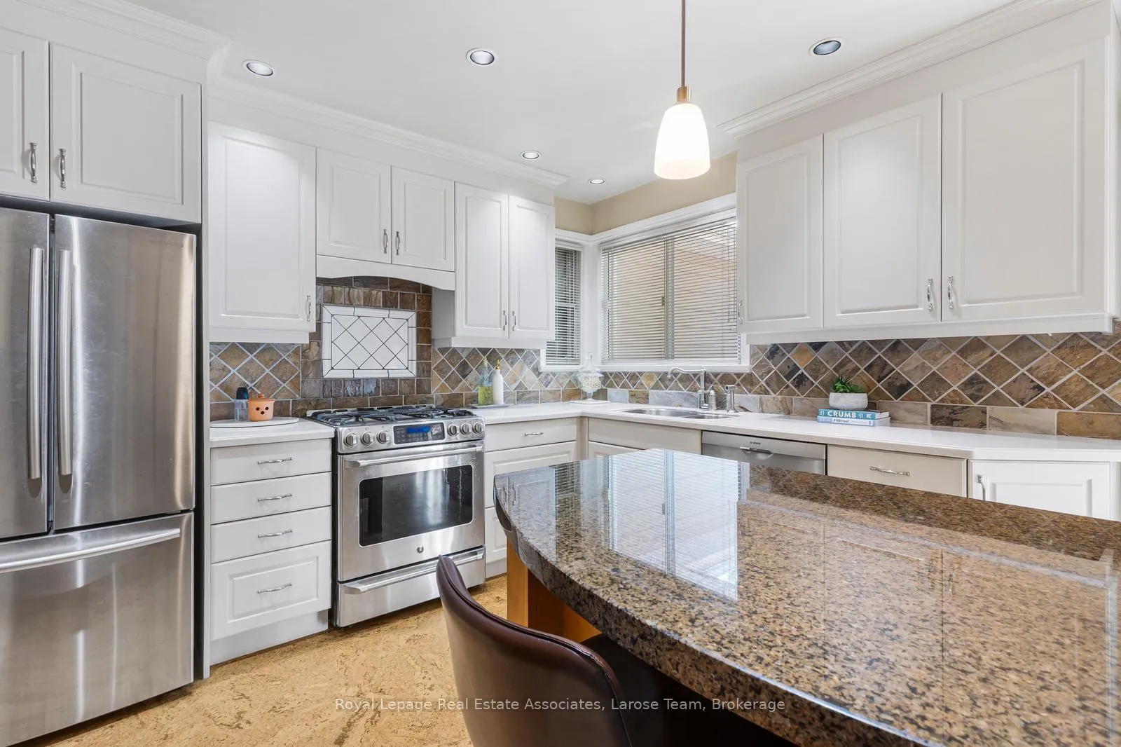 Photo 14 of 1481 Glenwatson Drive, Mississauga, Lakeview — HOMEH