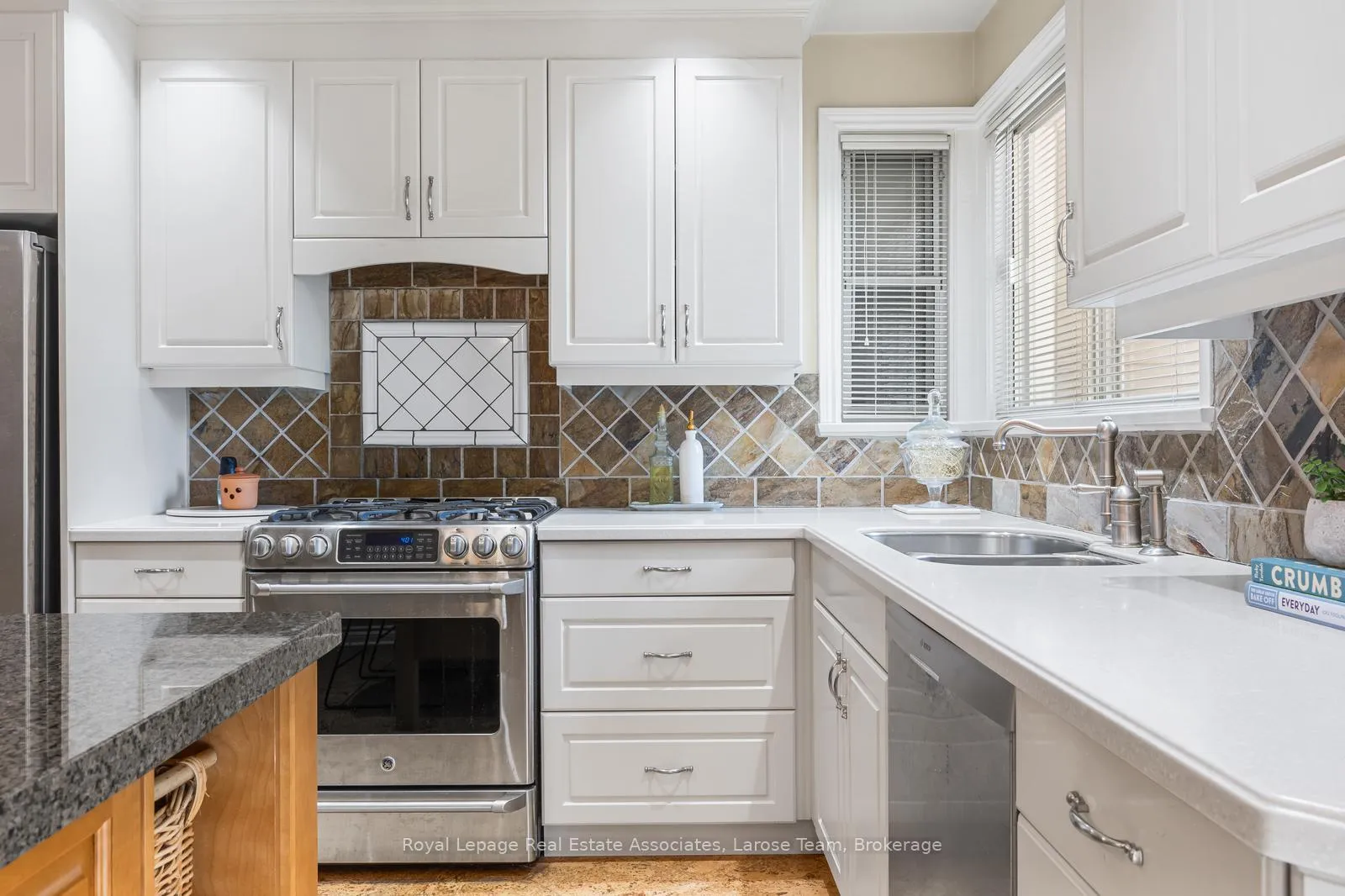Photo 15 of 1481 Glenwatson Drive, Mississauga, Lakeview — HOMEH