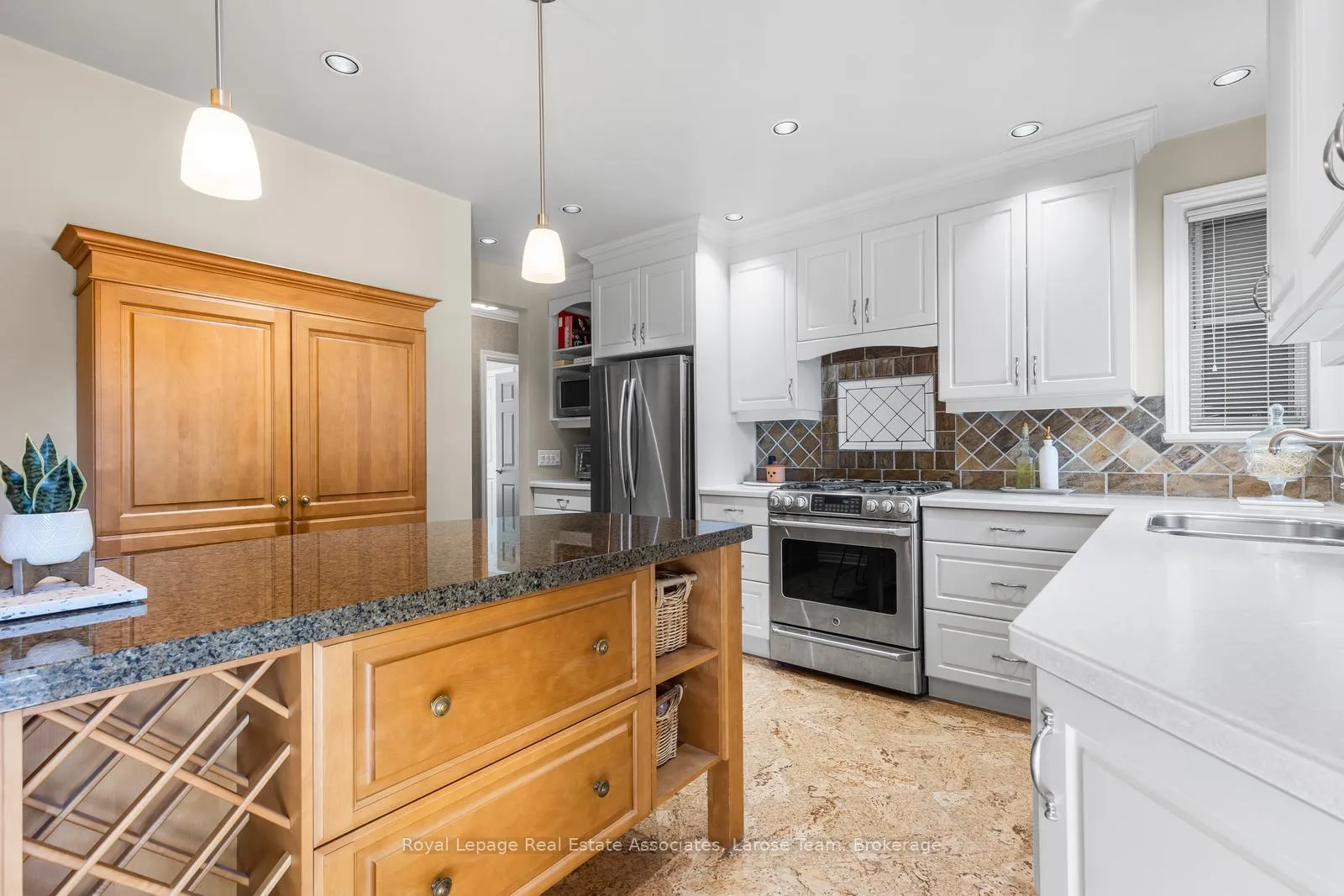 Photo 16 of 1481 Glenwatson Drive, Mississauga, Lakeview — HOMEH