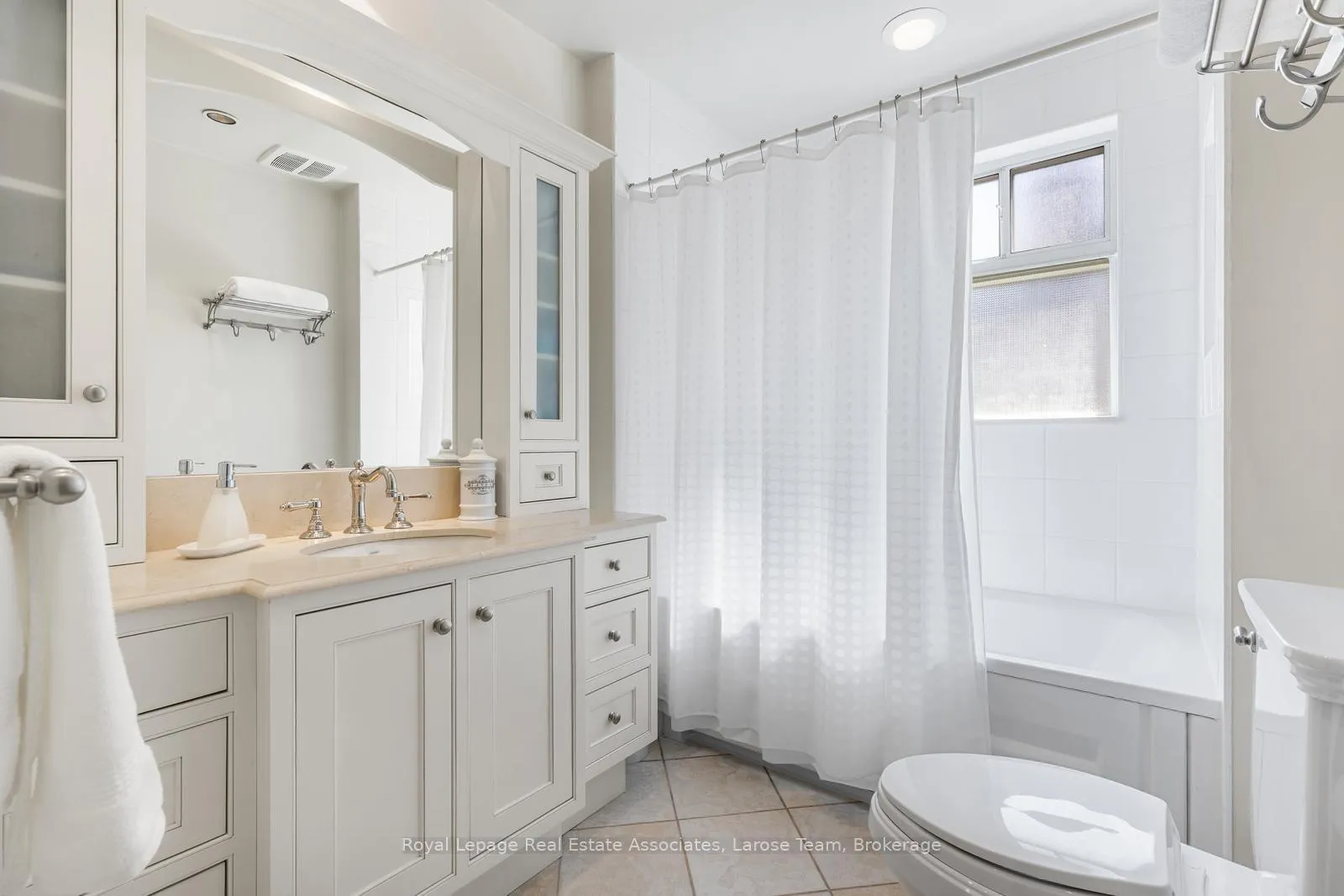 Photo 25 of 1481 Glenwatson Drive, Mississauga, Lakeview — HOMEH