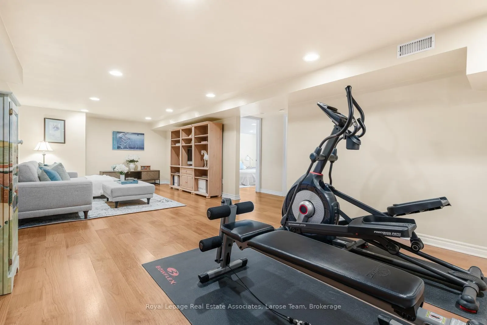 Photo 29 of 1481 Glenwatson Drive, Mississauga, Lakeview — HOMEH