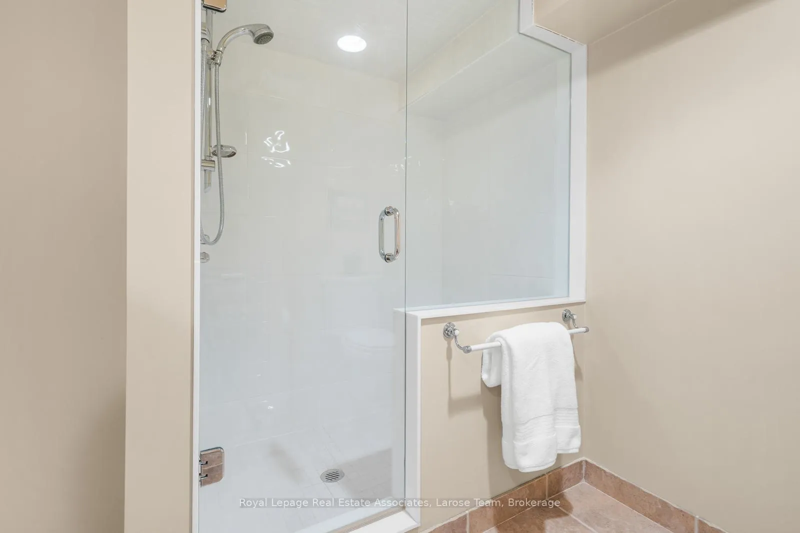Photo 35 of 1481 Glenwatson Drive, Mississauga, Lakeview — HOMEH