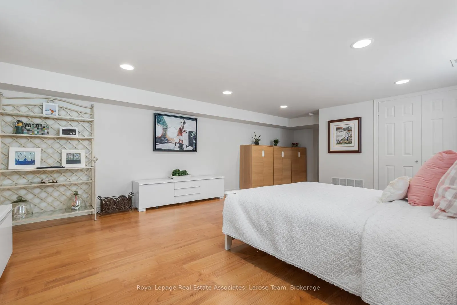 Photo 38 of 1481 Glenwatson Drive, Mississauga, Lakeview — HOMEH