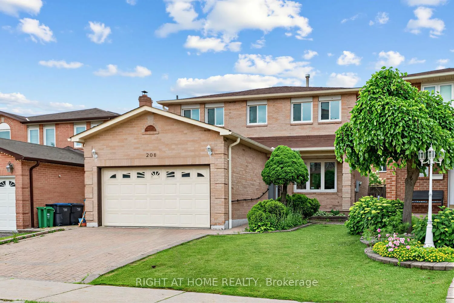 Front of 208 Kingsbridge Garden Circle