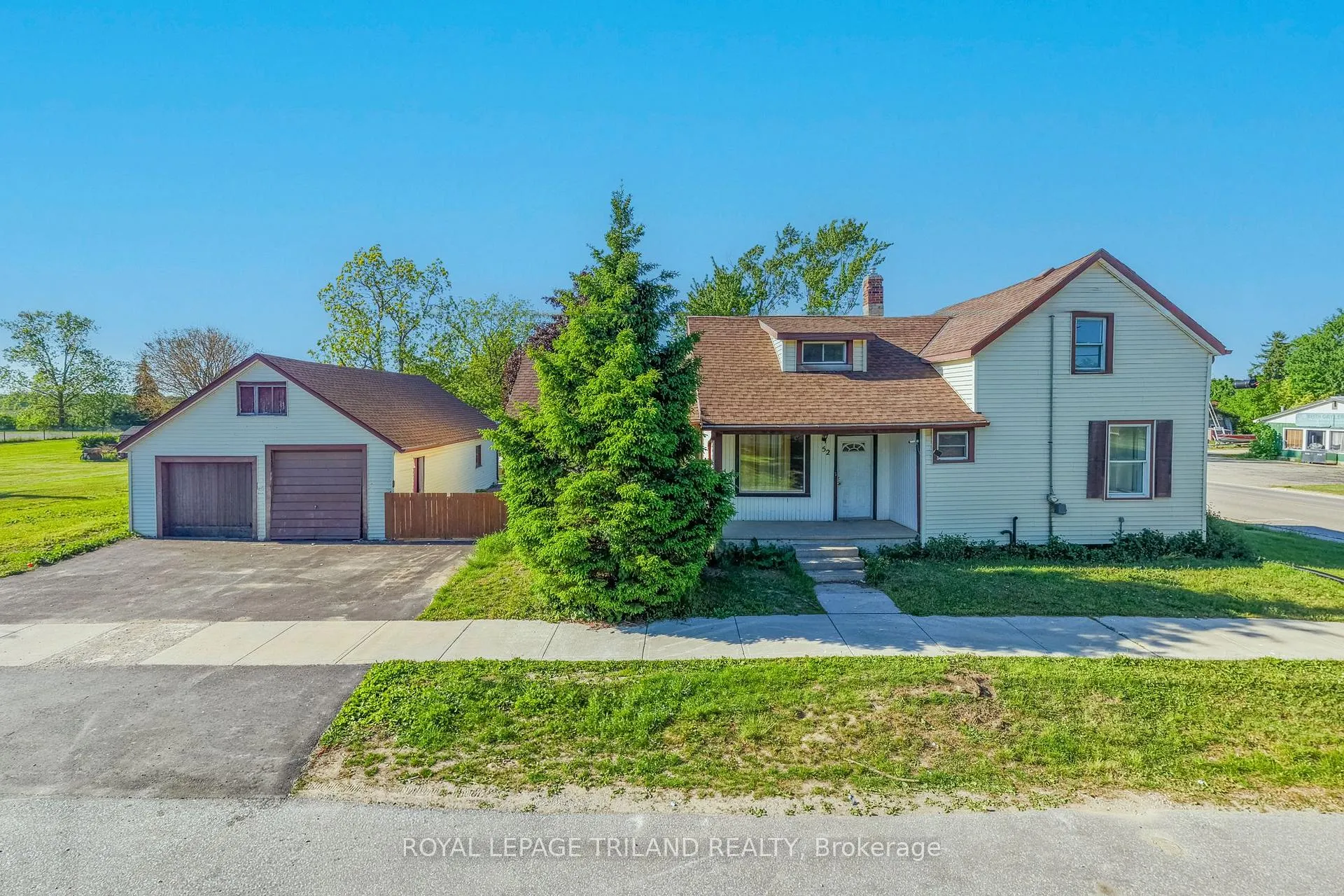 Photo 1 of 52 Nelson Street, Lambton Shores, Thedford — HOMEH