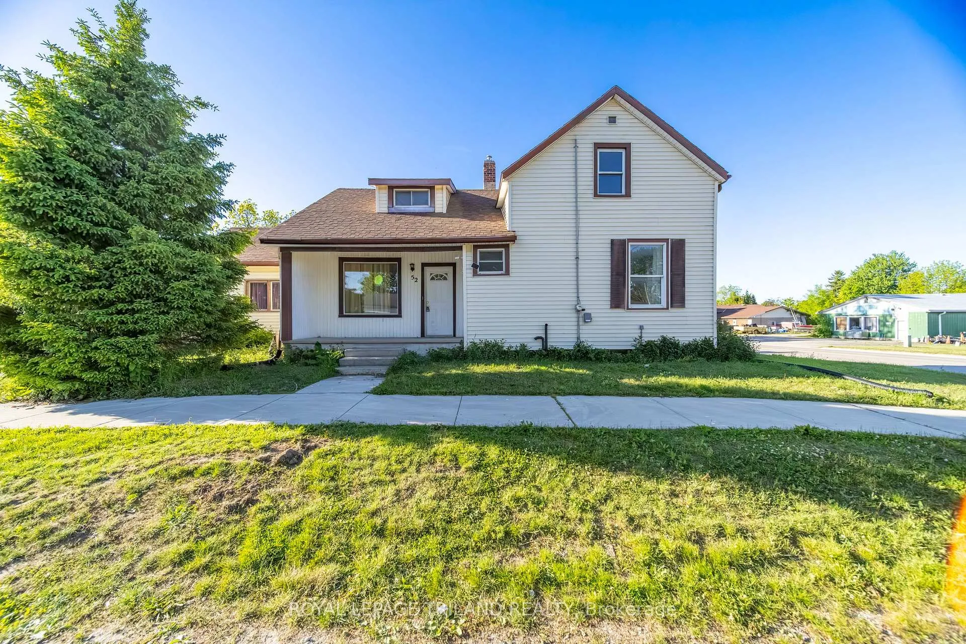 Photo 2 of 52 Nelson Street, Lambton Shores, Thedford — HOMEH