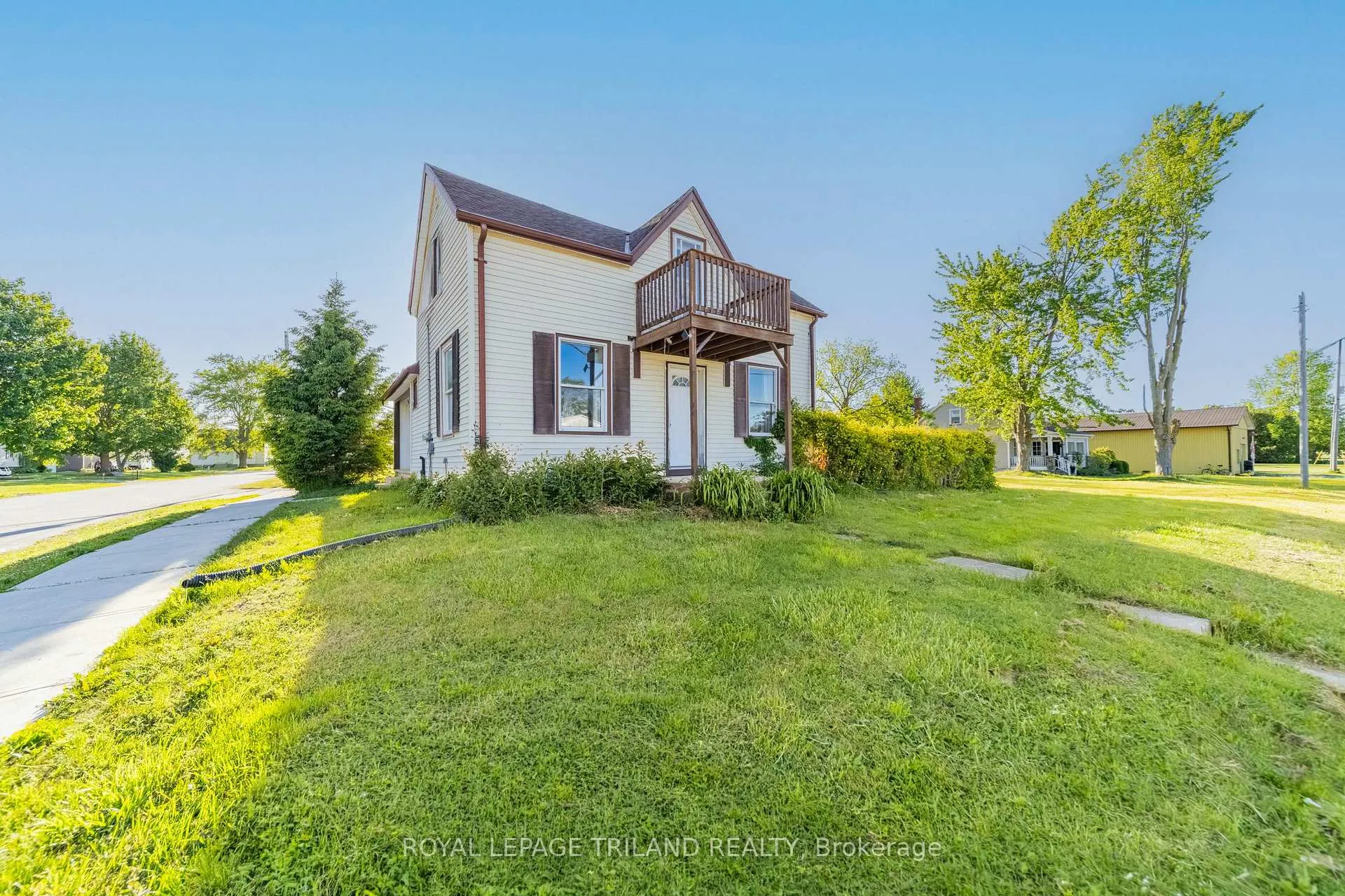 Photo 3 of 52 Nelson Street, Lambton Shores, Thedford — HOMEH