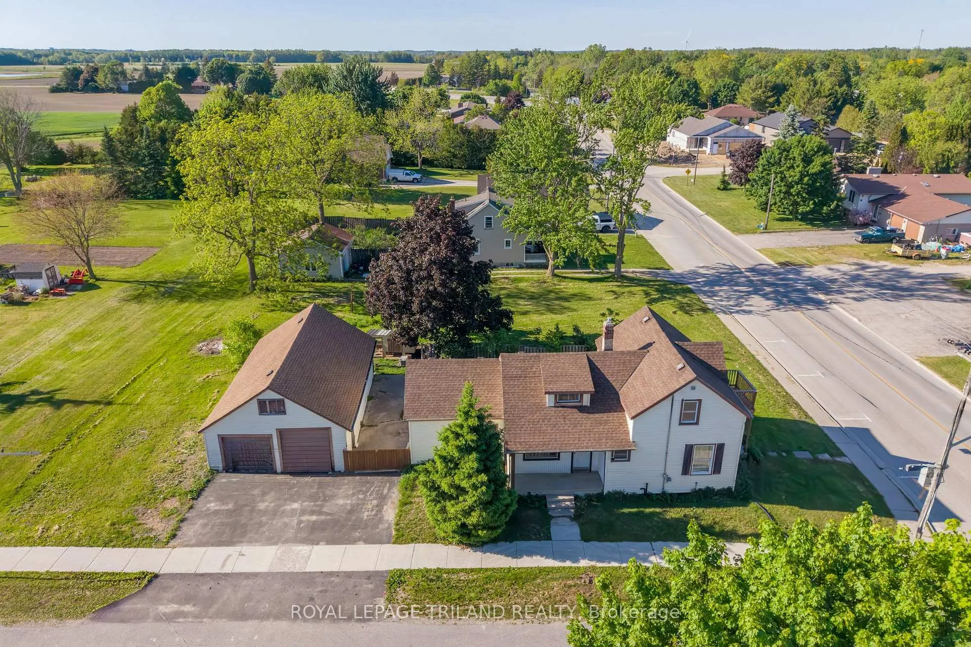 Photo 4 of 52 Nelson Street, Lambton Shores, Thedford — HOMEH