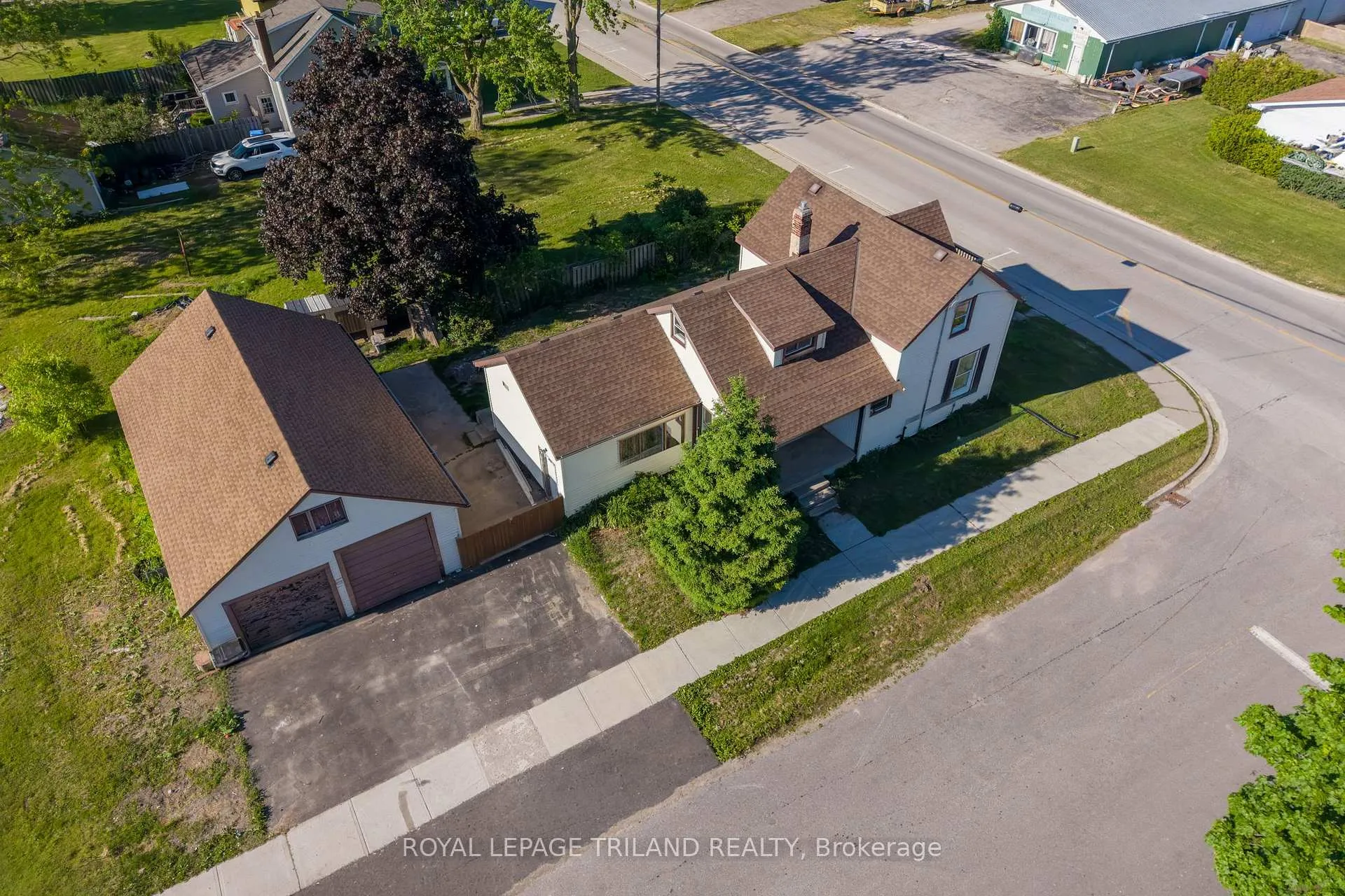 Photo 5 of 52 Nelson Street, Lambton Shores, Thedford — HOMEH