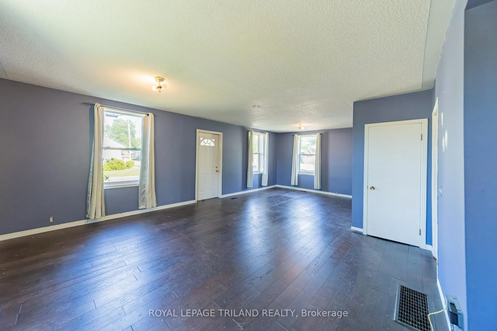 Photo 8 of 52 Nelson Street, Lambton Shores, Thedford — HOMEH