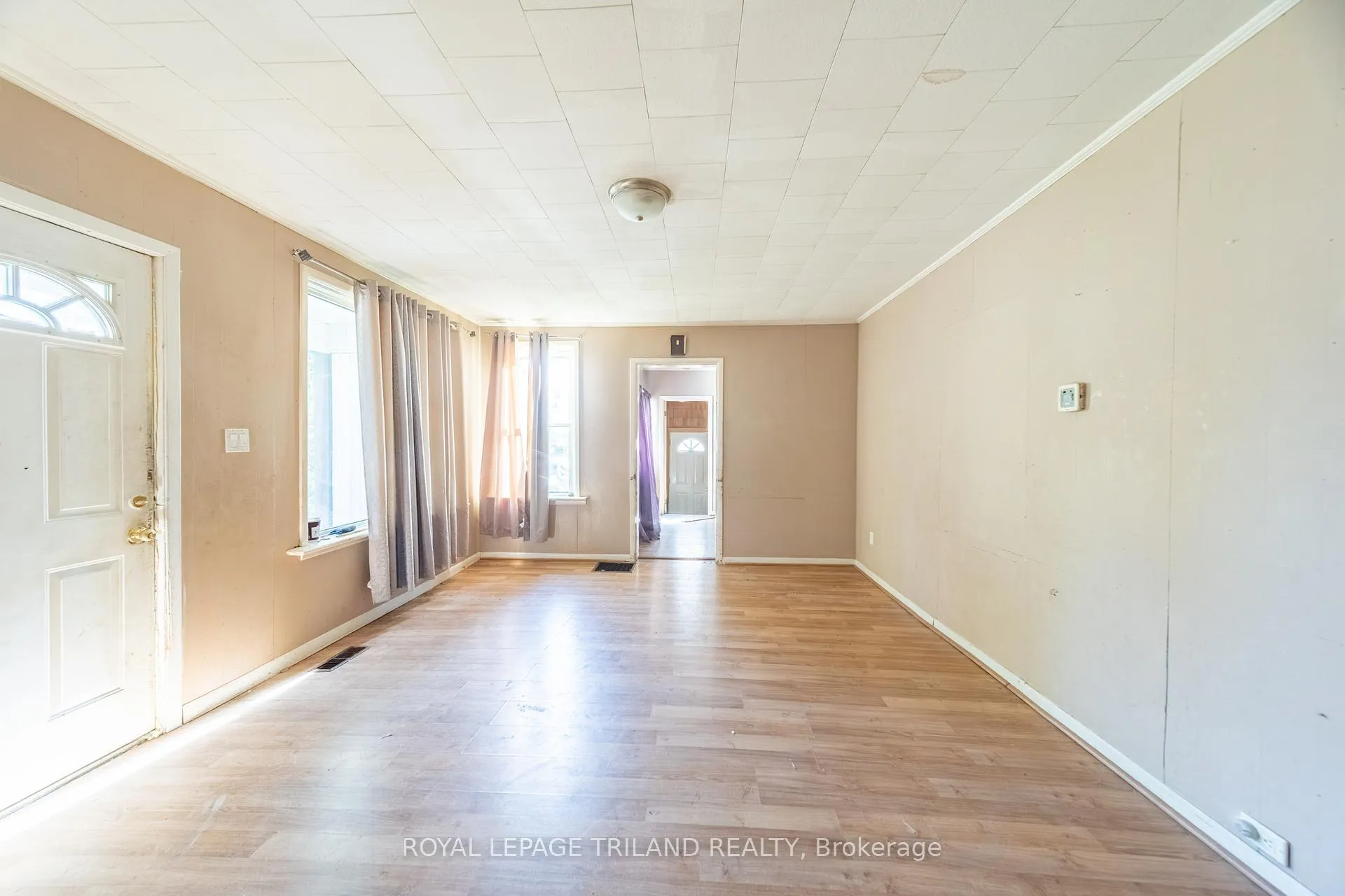 Photo 10 of 52 Nelson Street, Lambton Shores, Thedford — HOMEH