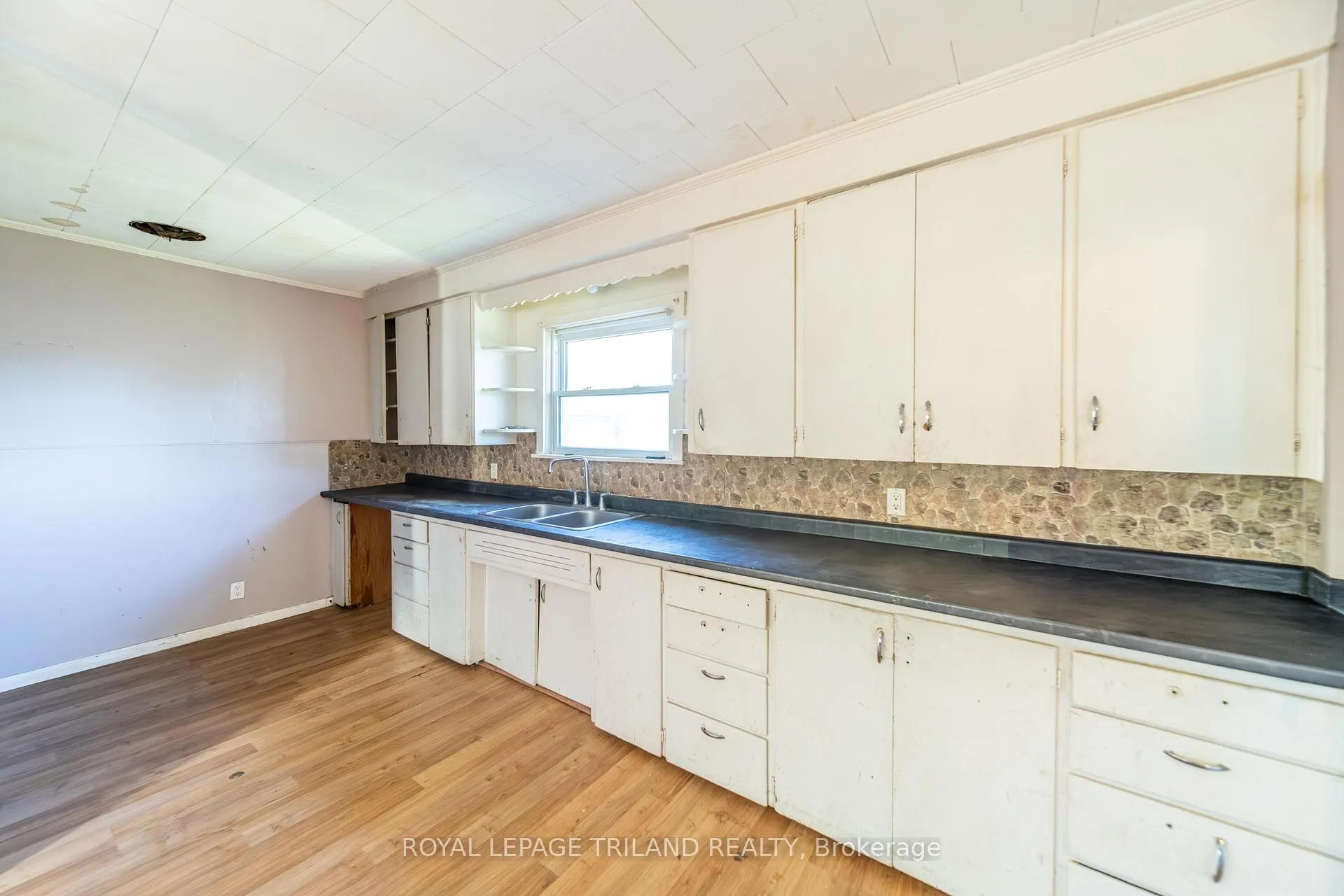 Photo 13 of 52 Nelson Street, Lambton Shores, Thedford — HOMEH