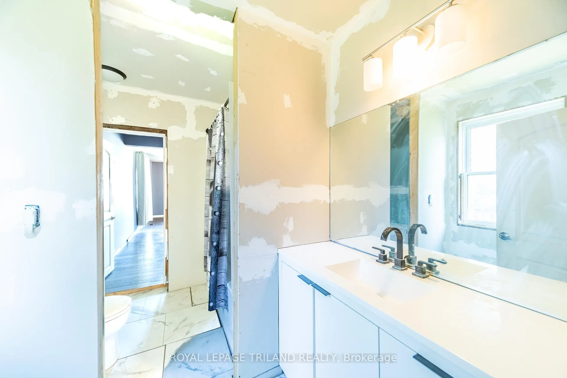 Photo 15 of 52 Nelson Street, Lambton Shores, Thedford — HOMEH