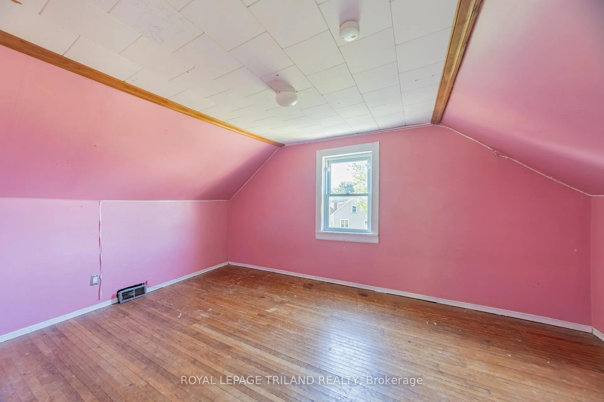 Photo 16 of 52 Nelson Street, Lambton Shores, Thedford — HOMEH