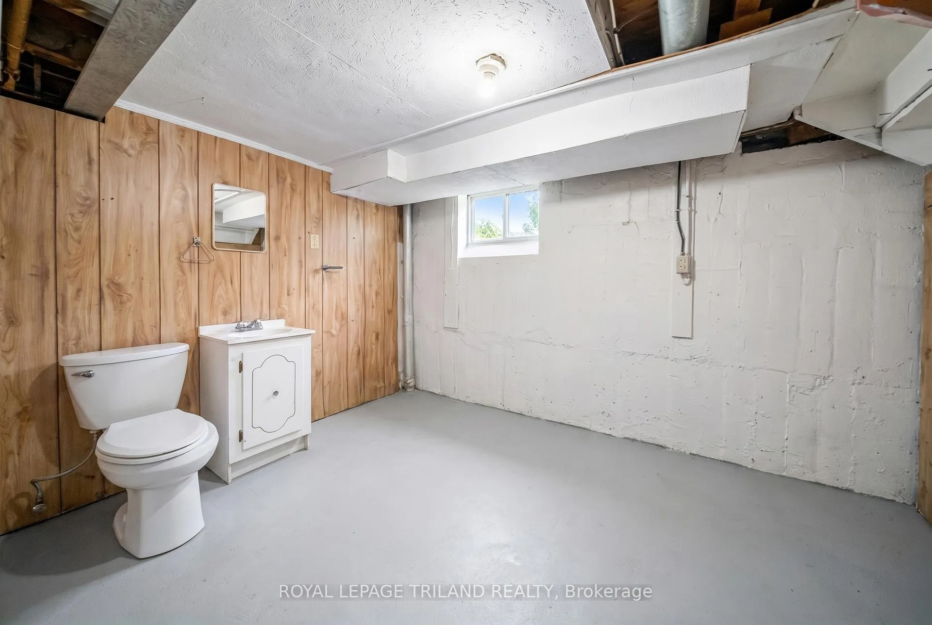 Photo 24 of 52 Nelson Street, Lambton Shores, Thedford — HOMEH