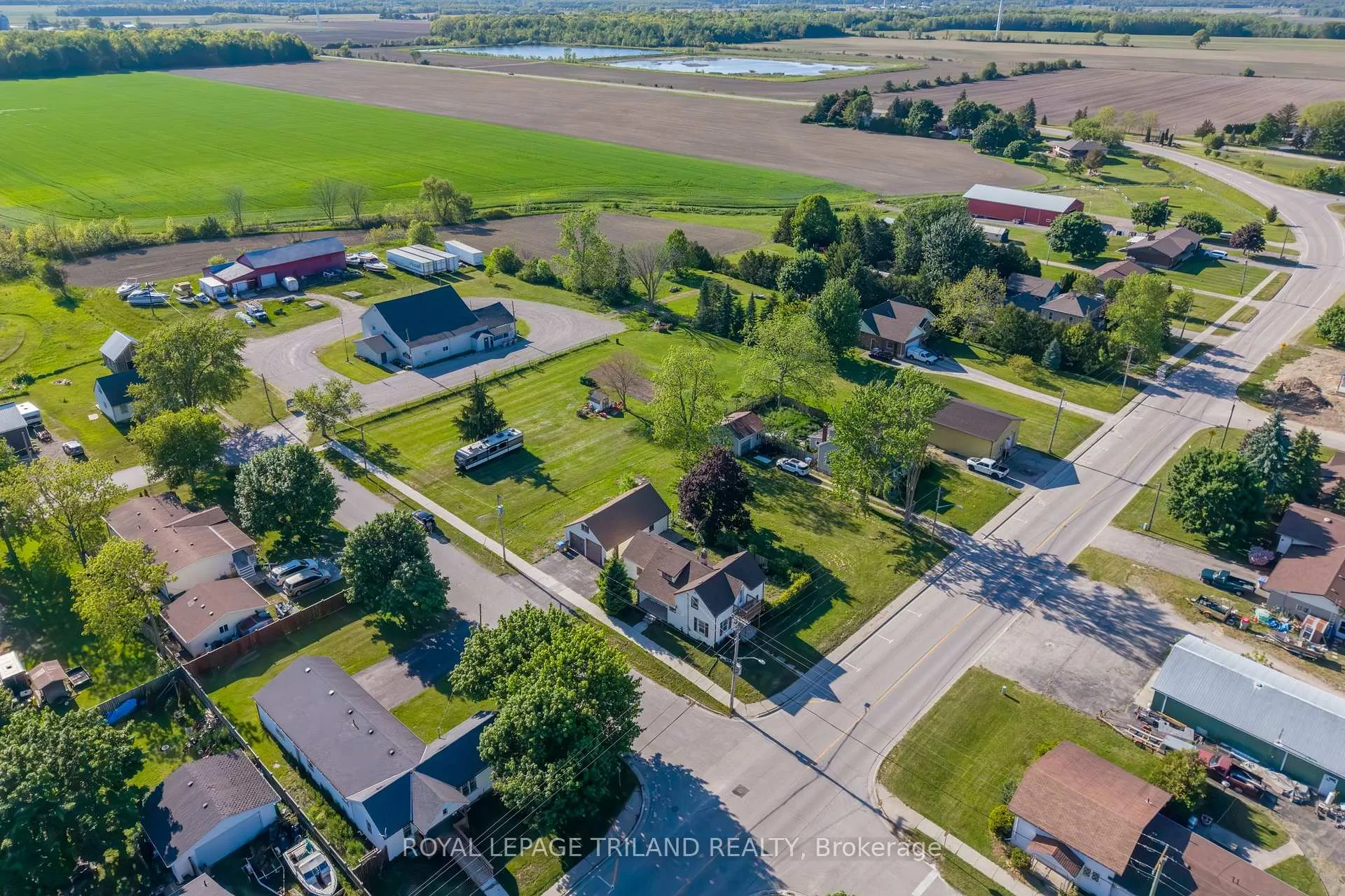 Photo 32 of 52 Nelson Street, Lambton Shores, Thedford — HOMEH