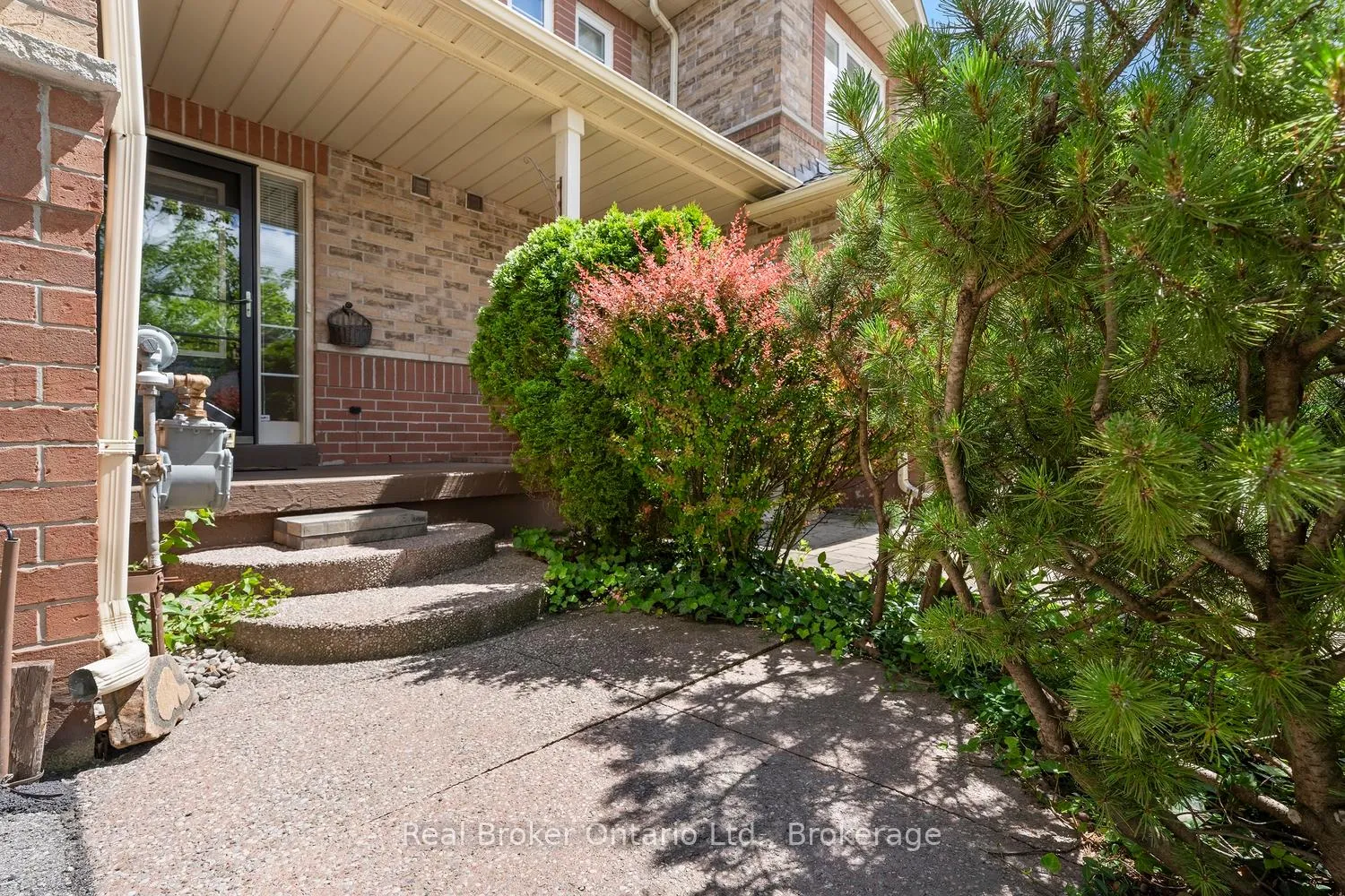 Photo 3 of 360 Kittridge Road, Oakville, Wedgewood Creek — HOMEH