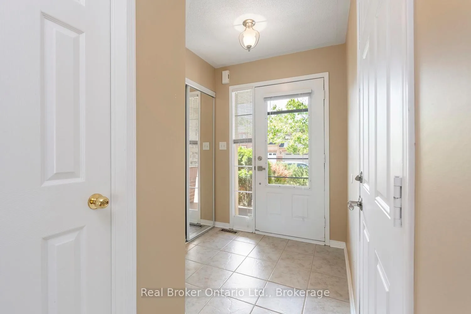 Photo 5 of 360 Kittridge Road, Oakville, Wedgewood Creek — HOMEH