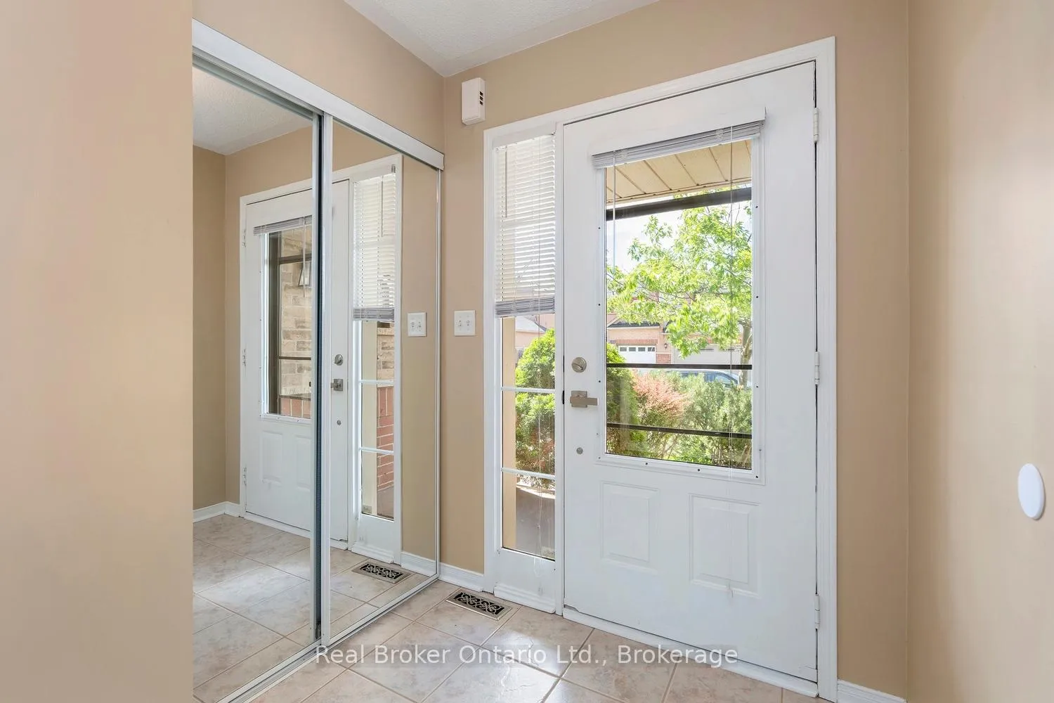 Photo 6 of 360 Kittridge Road, Oakville, Wedgewood Creek — HOMEH