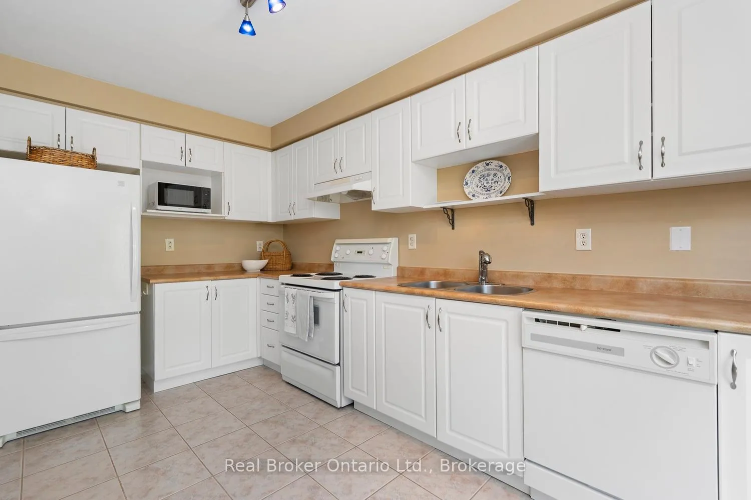 Photo 17 of 360 Kittridge Road, Oakville, Wedgewood Creek — HOMEH