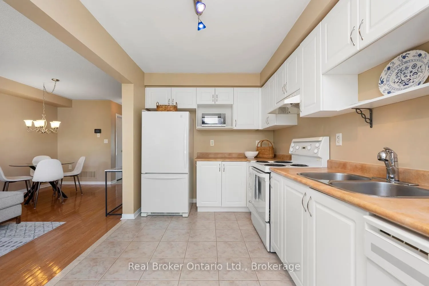 Photo 18 of 360 Kittridge Road, Oakville, Wedgewood Creek — HOMEH