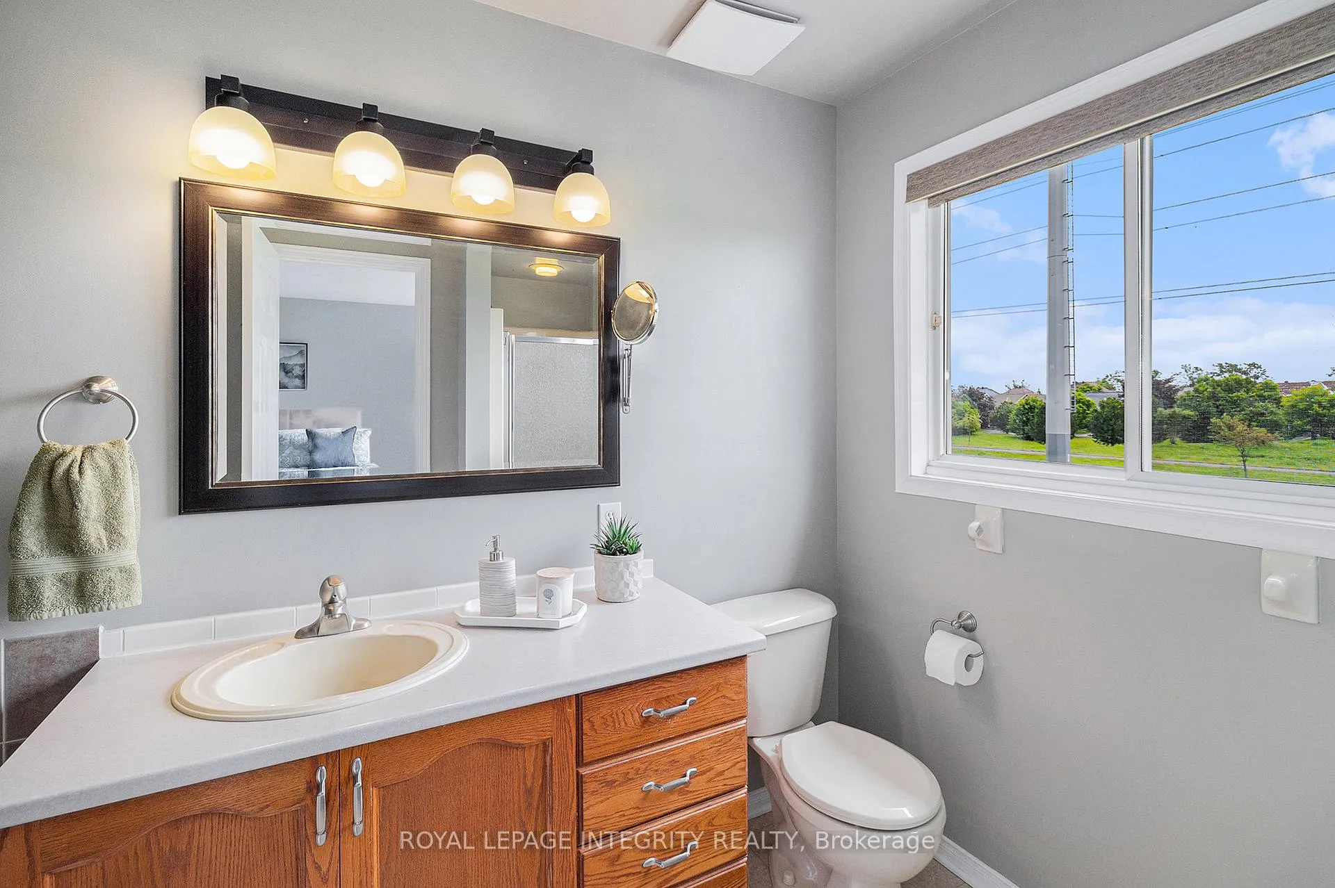 Photo 3 of 564 Renaissance Drive, Ottawa, Avalon East — HOMEH
