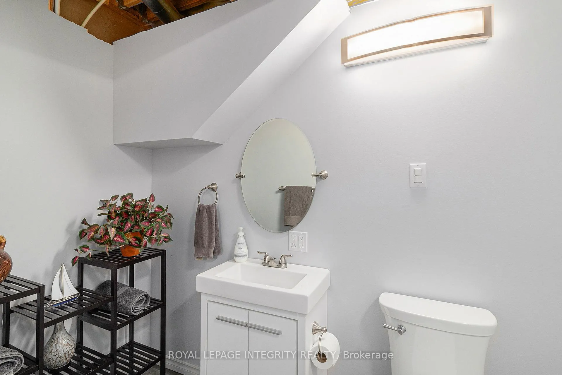 Photo 4 of 564 Renaissance Drive, Ottawa, Avalon East — HOMEH