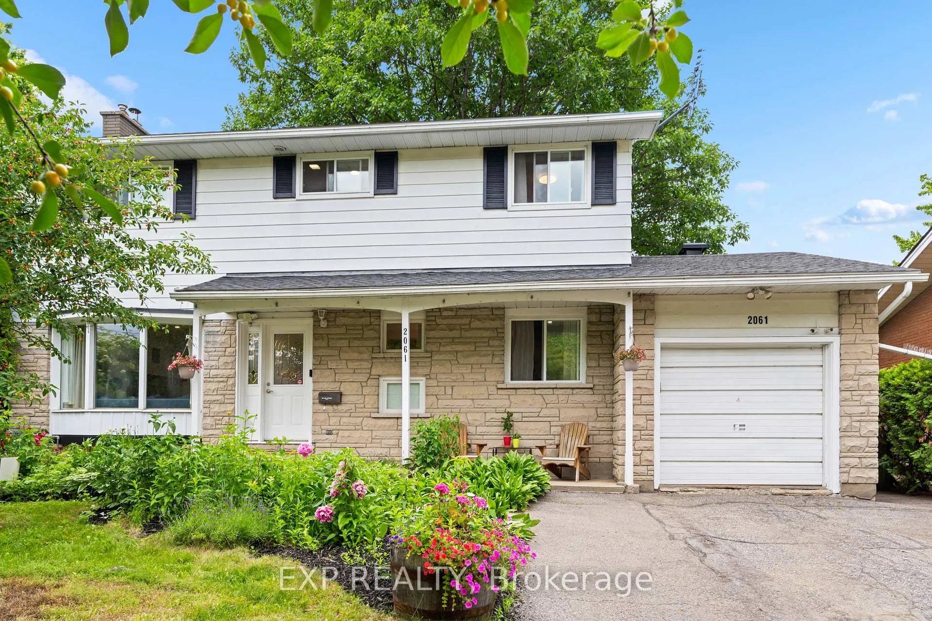 Photo 2 of 2061 Balharrie Avenue, Ottawa, Hawthorne Meadows — HOMEH