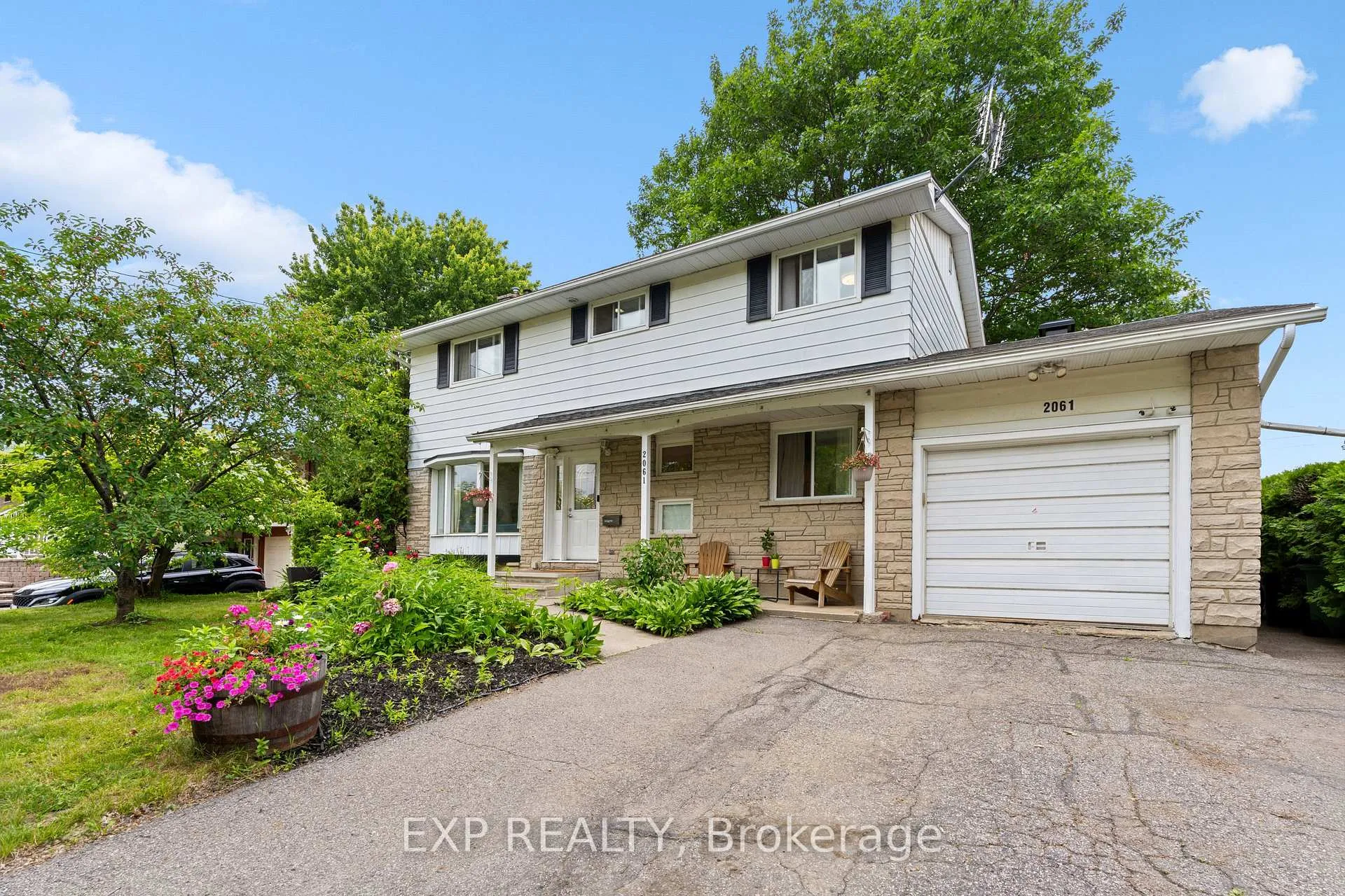 Photo 3 of 2061 Balharrie Avenue, Ottawa, Hawthorne Meadows — HOMEH